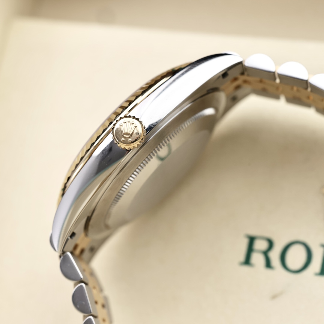 Rolex Datejust 41 mm, certificato di garanzia di gennaio 2026, quadrante nero con indici in diamanti.