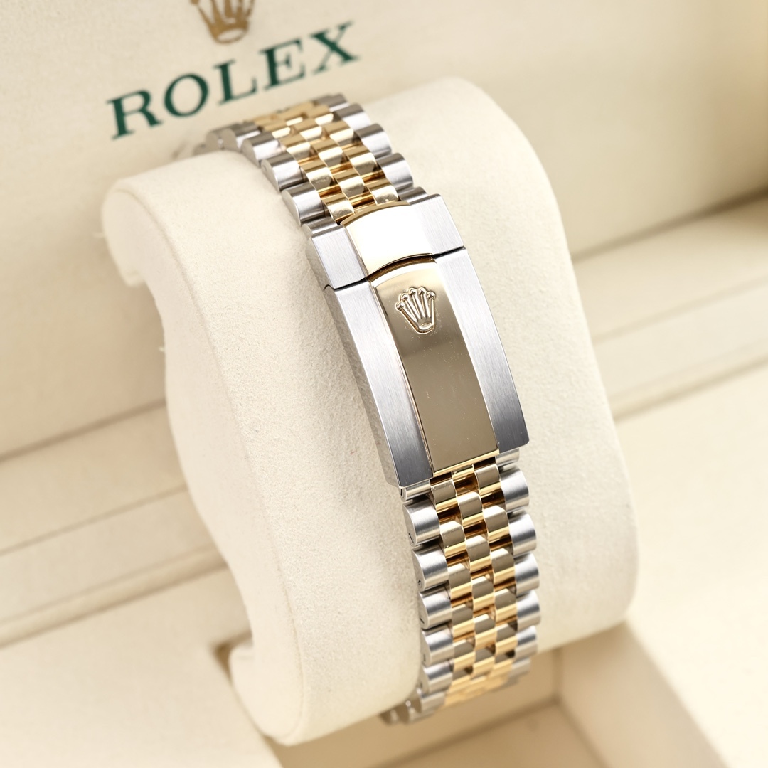 Rolex Datejust 41 mm, certificato di garanzia di gennaio 2026, quadrante nero con indici in diamanti.