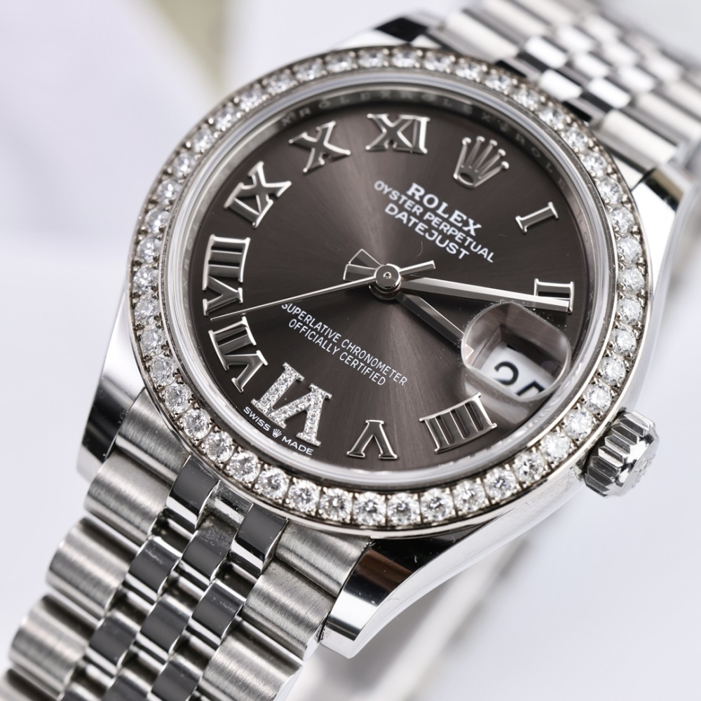 Rolex Datejust, lunetta con diamanti, numeri romani grigi, Vie diamanti, 31 mm.