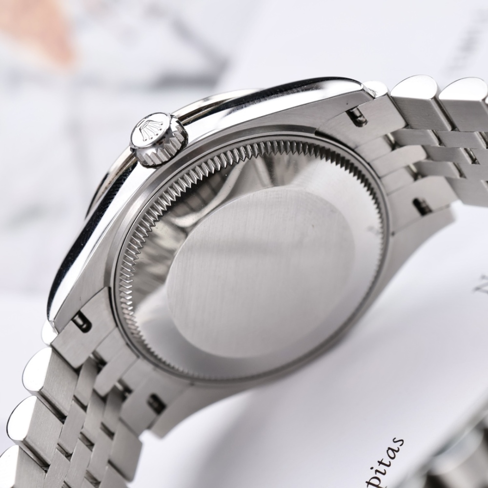 Rolex Datejust, lunetta con diamanti, numeri romani grigi, Vie diamanti, 31 mm.