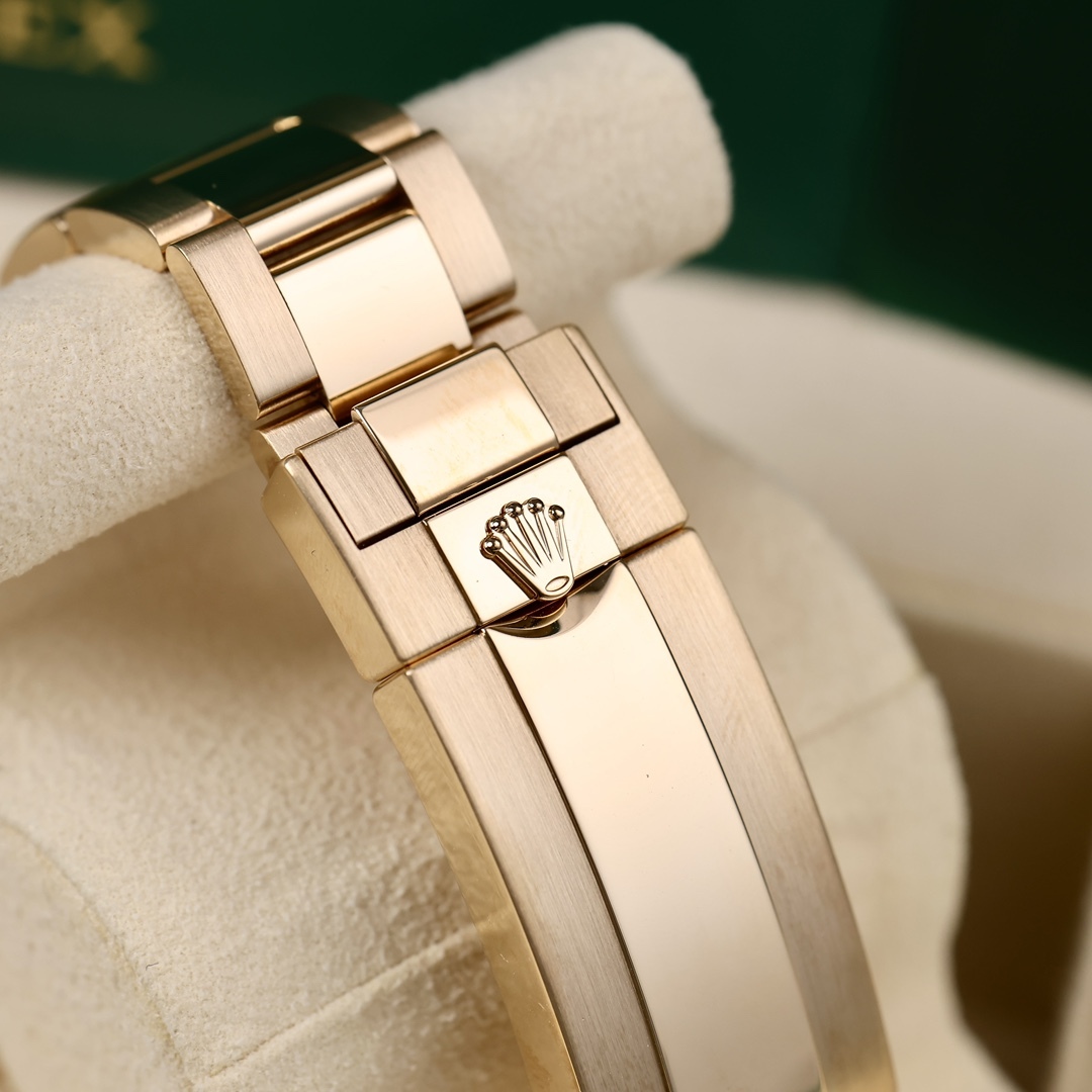 Orologio Rolex Submariner "Modello Submariner nero interamente in oro" Lusso e stile classico