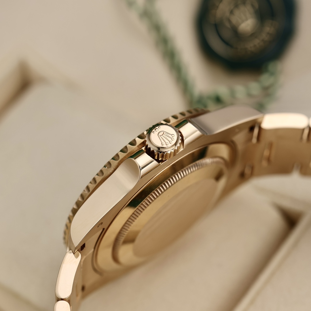 Orologio Rolex Submariner "Modello Submariner nero interamente in oro" Lusso e stile classico