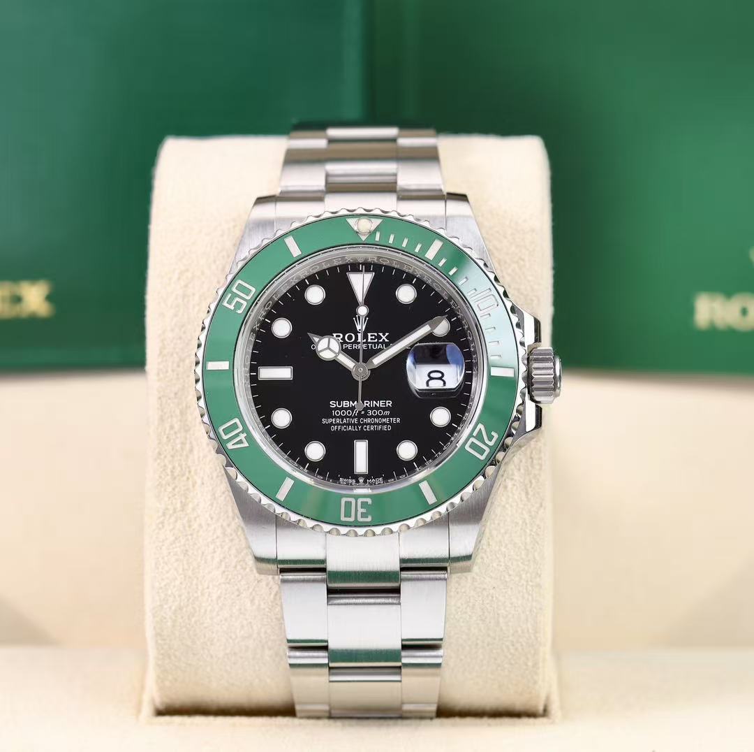 Nuovo orologio Rolex Submariner, lunetta verde, quadrante nero