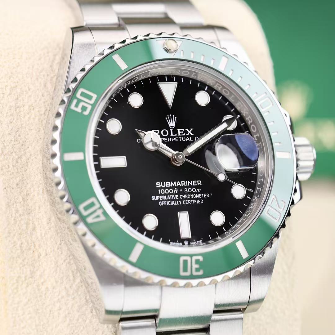 Nuovo orologio Rolex Submariner, lunetta verde, quadrante nero