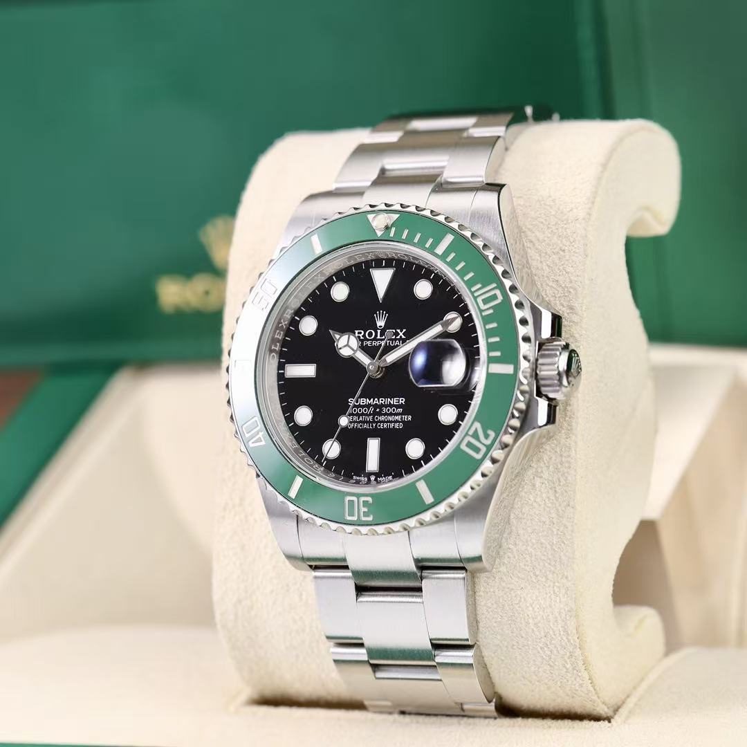 Nuovo orologio Rolex Submariner, lunetta verde, quadrante nero