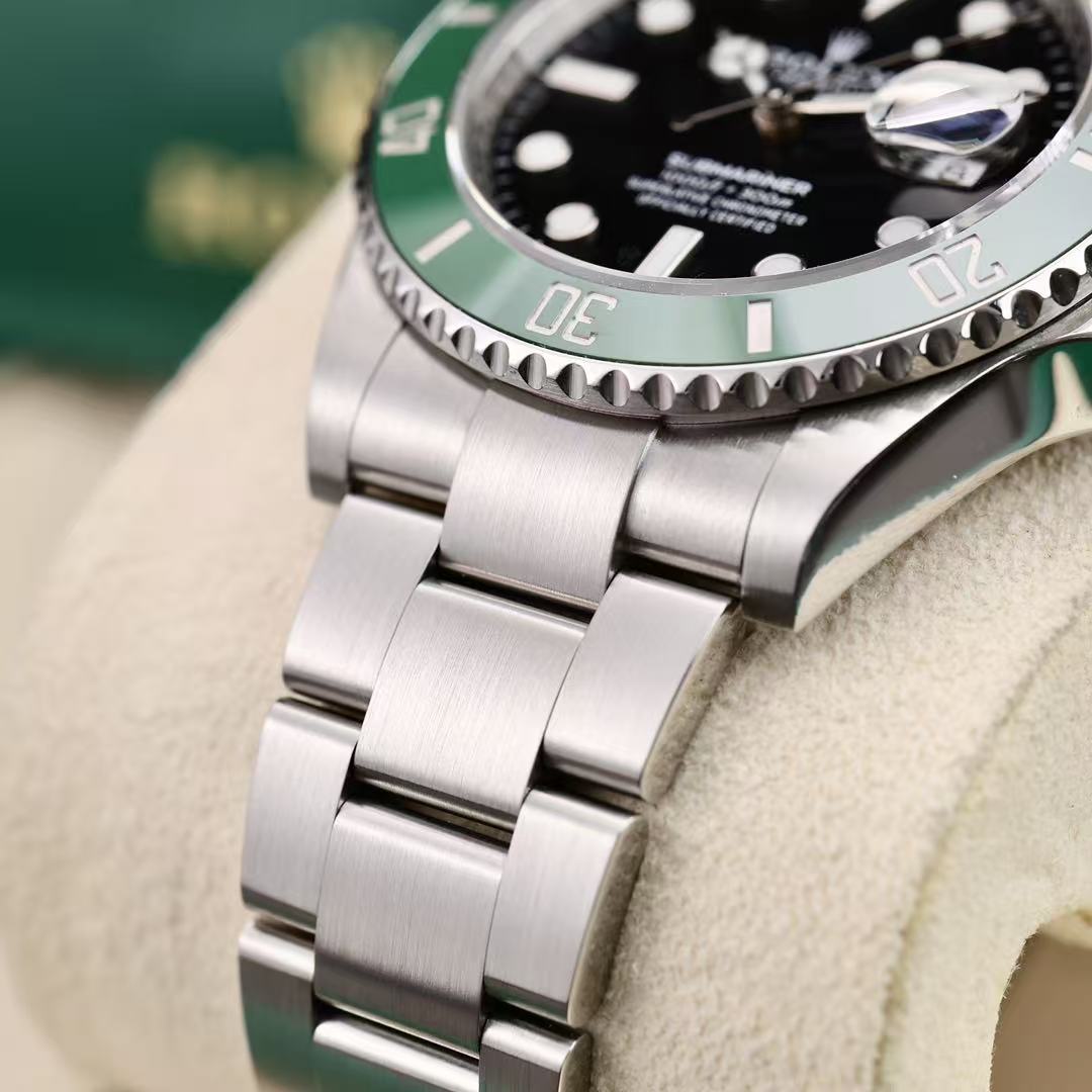 Nuovo orologio Rolex Submariner, lunetta verde, quadrante nero