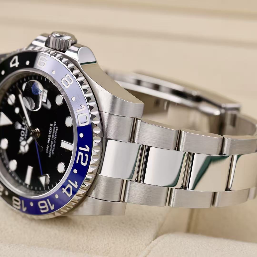Orologio Rolex GMT-Master II: combinazione di colori classica, stile versatile, adatto ai viaggi di lavoro.