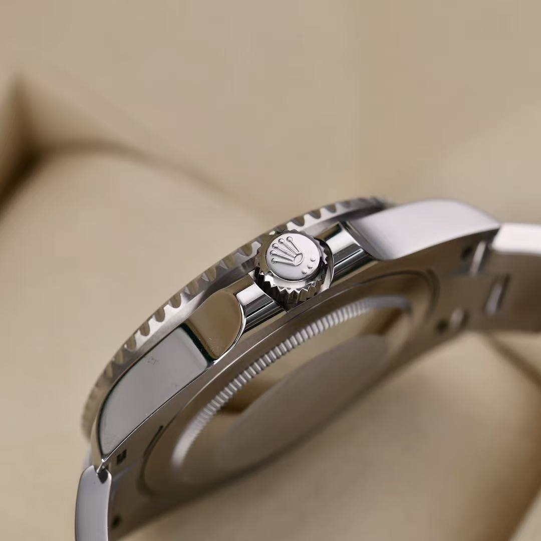 Orologio Rolex GMT-Master II: combinazione di colori classica, stile versatile, adatto ai viaggi di lavoro.