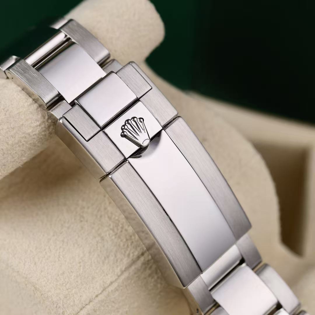 Orologio Rolex GMT-Master II: combinazione di colori classica, stile versatile, adatto ai viaggi di lavoro.