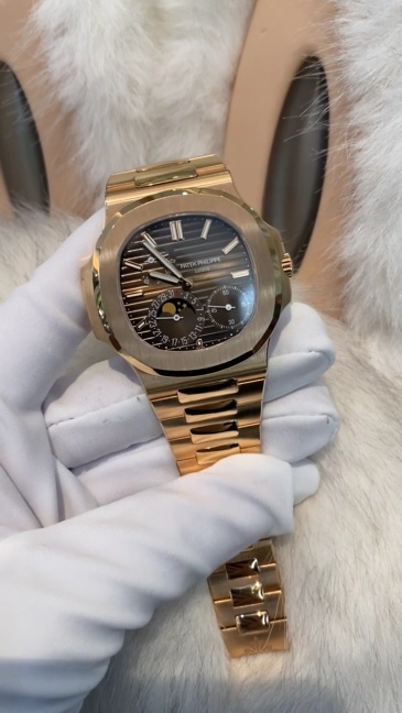 Orologio da uomo Patek Philippe Nautilus 5712 in oro rosa con quadrante marrone, fasi lunari e riserva di carica, movimento automatico meccanico complicato