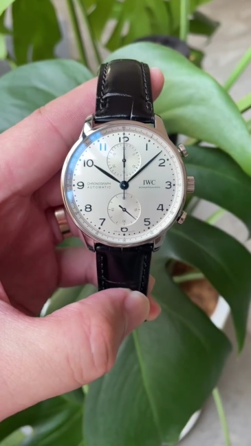 Orologio da uomo IWC Portuguese Chronograph con quadrante bianco, automatico e meccanico.