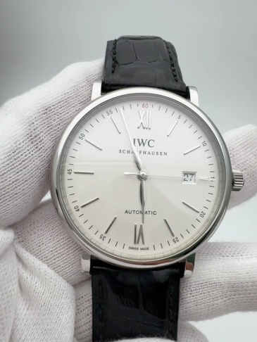 Orologio da uomo IWC Portofino con quadrante bianco e calendario, automatico e meccanico, una scelta eccellente per gli amanti degli orologi eleganti.