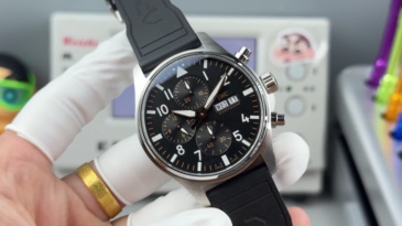 Orologio da pilota IWC, cronografo con quadrante nero e doppio calendario, orologio meccanico automatico da uomo.