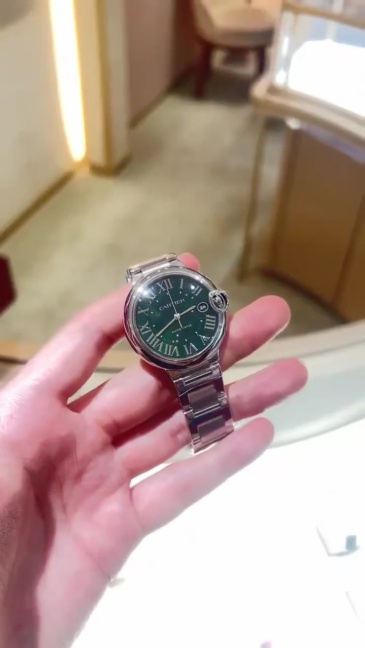 Orologio da uomo Cartier serie Ballon Bleu, quadrante verde, bracciale in acciaio, meccanico automatico, modello classico.