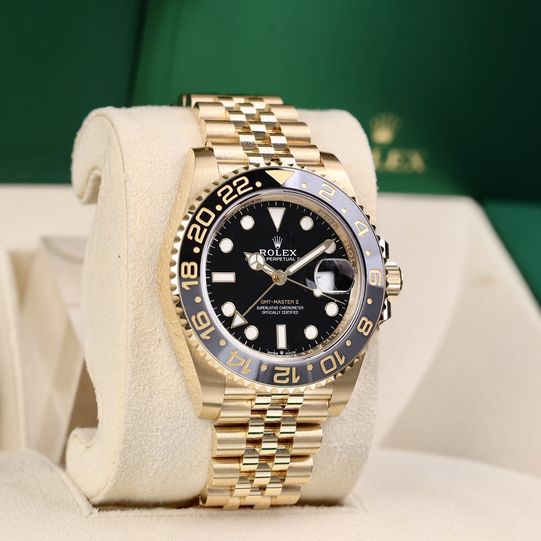 Rolex GMT modello interamente in oro: orologio meccanico di alta gamma da collezione con elevato valore residuo.
