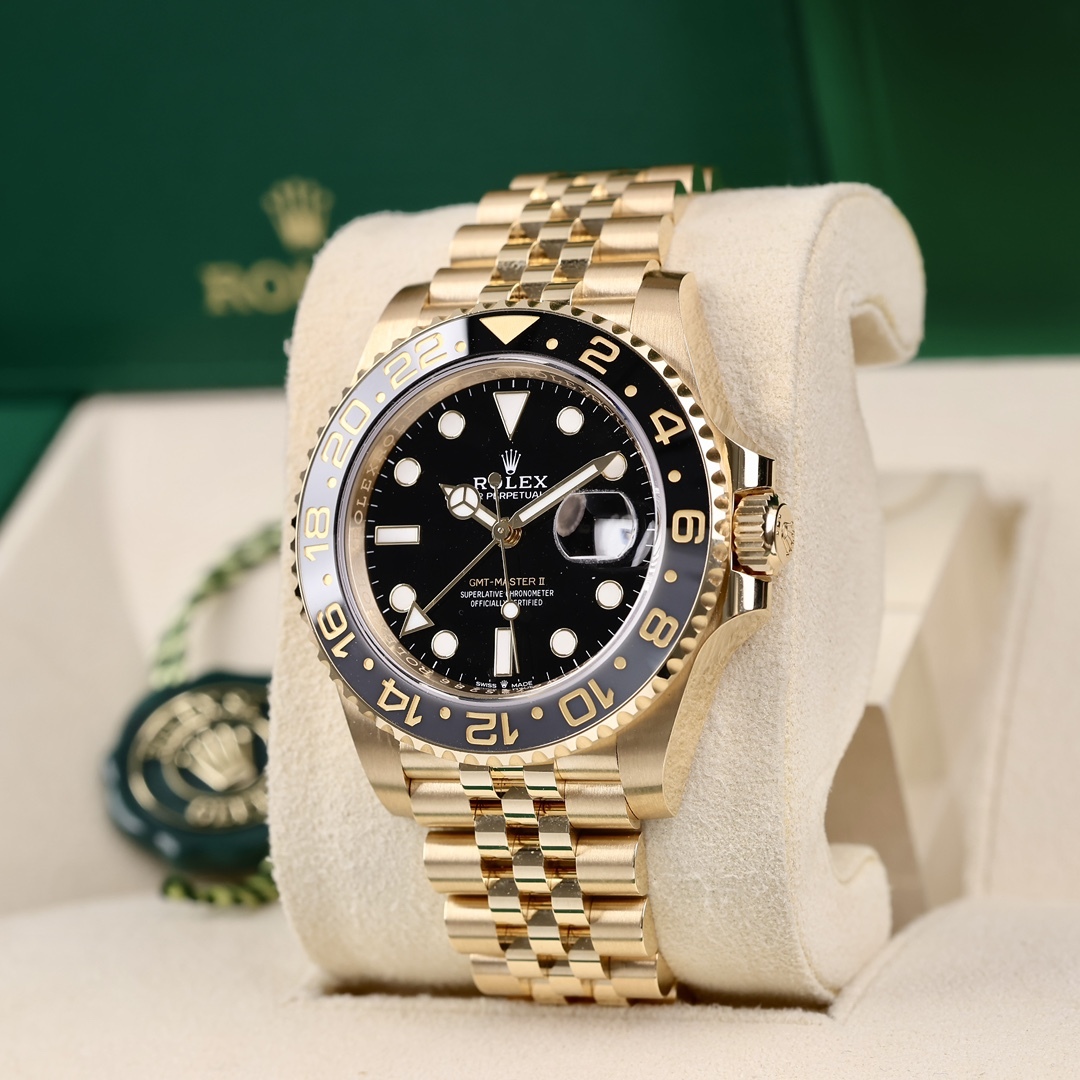 Rolex GMT modello interamente in oro: orologio meccanico di alta gamma da collezione con elevato valore residuo.