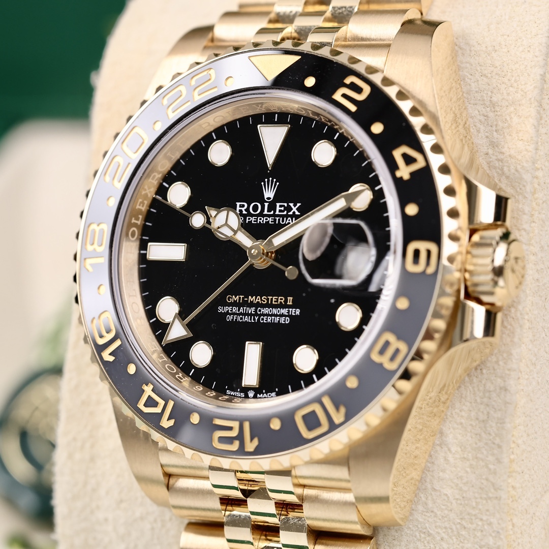 Rolex GMT modello interamente in oro: orologio meccanico di alta gamma da collezione con elevato valore residuo.