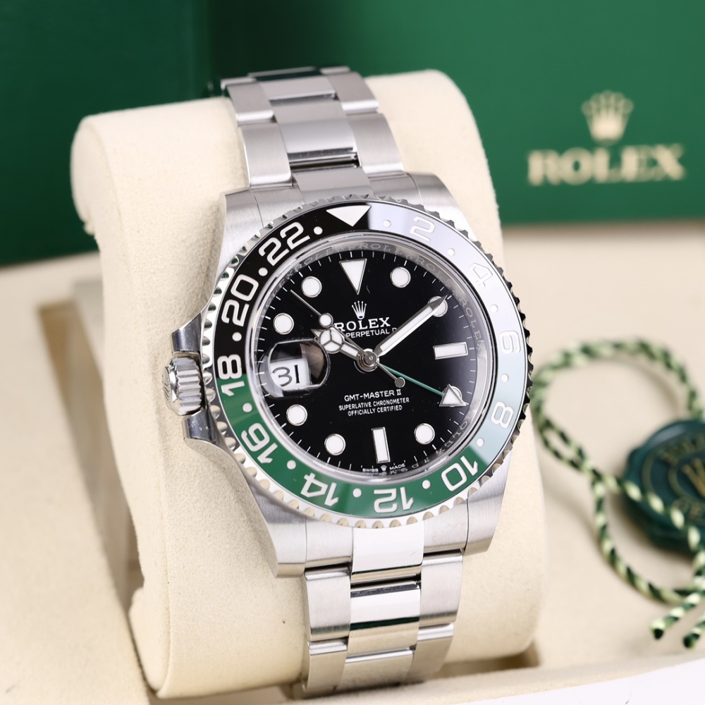 Orologio sportivo Rolex GMT-Master II con lunetta in ceramica nera/verde, lunetta Sprite, cassa in acciaio inossidabile 904L e doppio fuso orario.