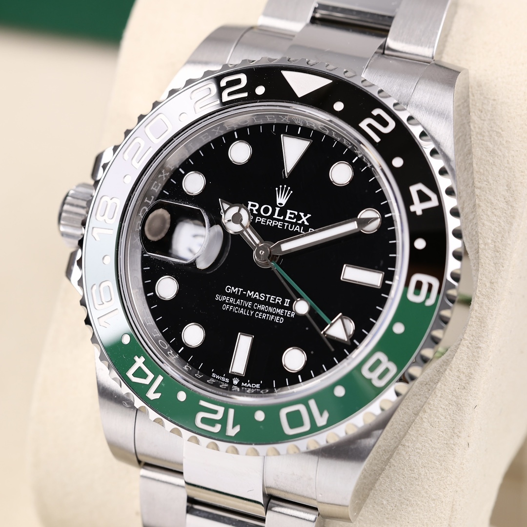 Orologio sportivo Rolex GMT-Master II con lunetta in ceramica nera/verde, lunetta Sprite, cassa in acciaio inossidabile 904L e doppio fuso orario.