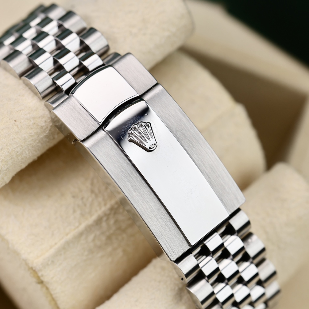 Orologio da uomo automatico Rolex Datejust da 41 mm con quadrante grigio, cassa in acciaio inossidabile con incisioni di diamanti e bracciale Jubilee.