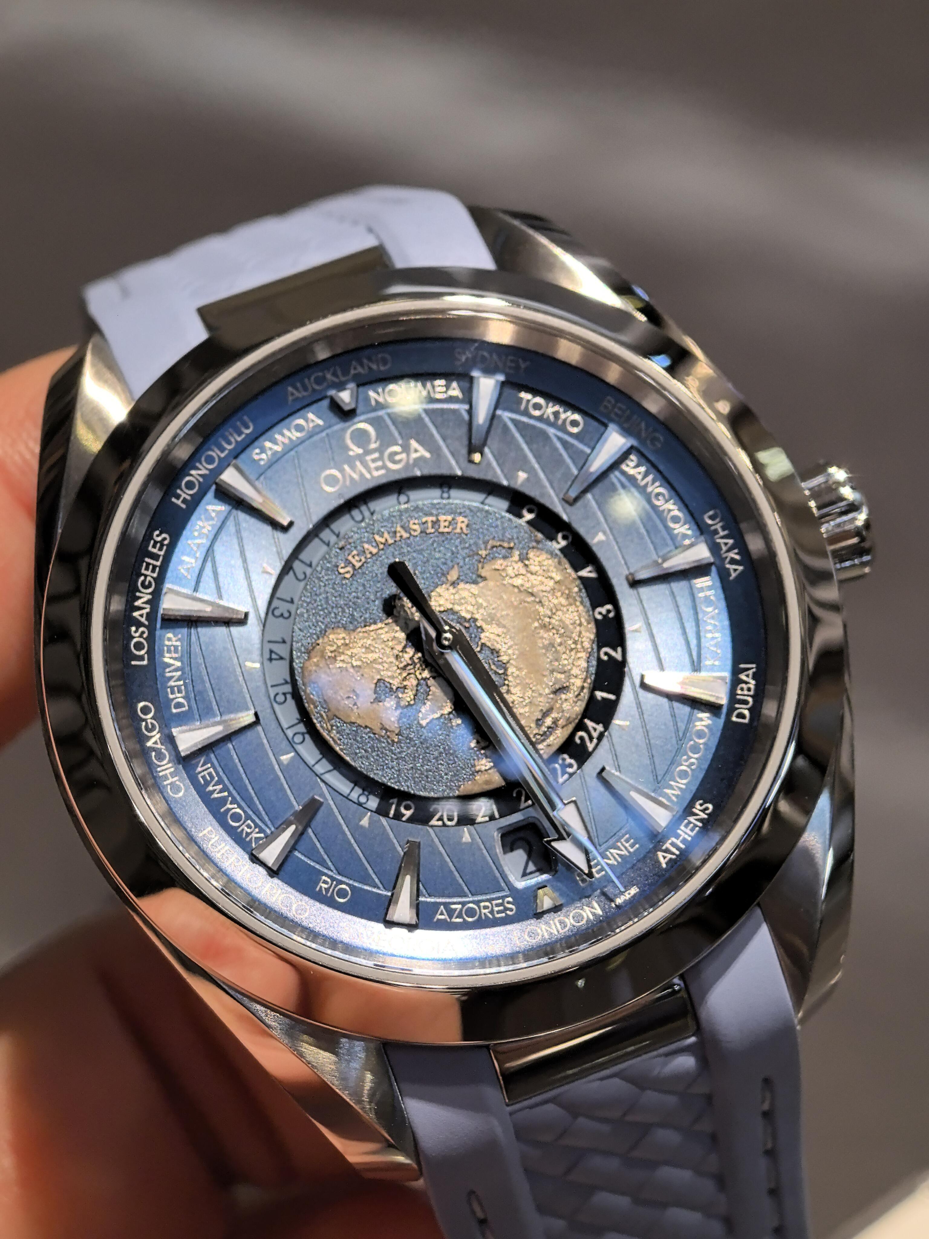 Orologio Omega Seamaster 24 ore con funzione World Time, globo 3D dorato e cinturino in caucciù - Orologio da viaggio per lavoro