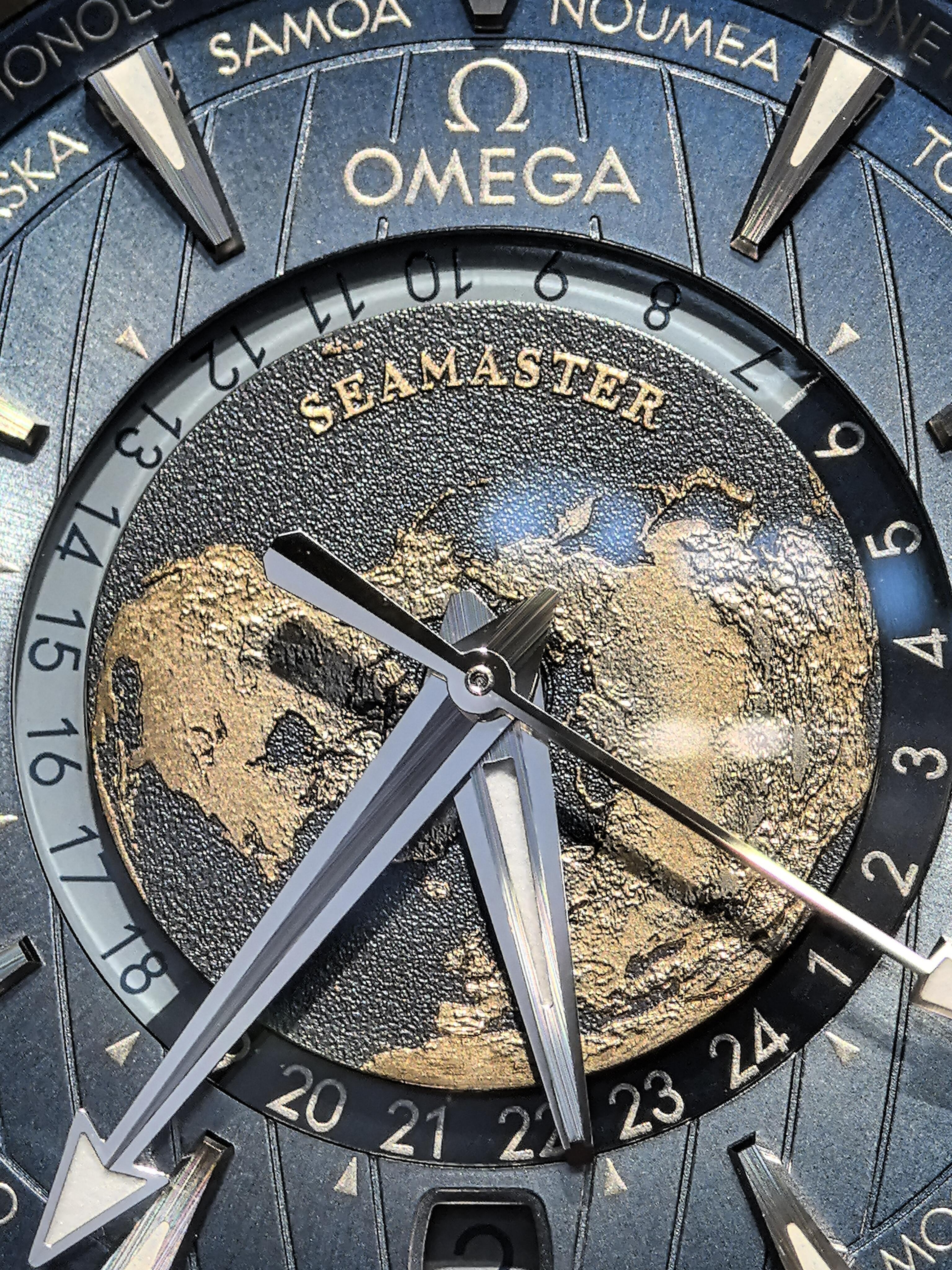 Orologio Omega Seamaster 24 ore con funzione World Time, globo 3D dorato e cinturino in caucciù - Orologio da viaggio per lavoro