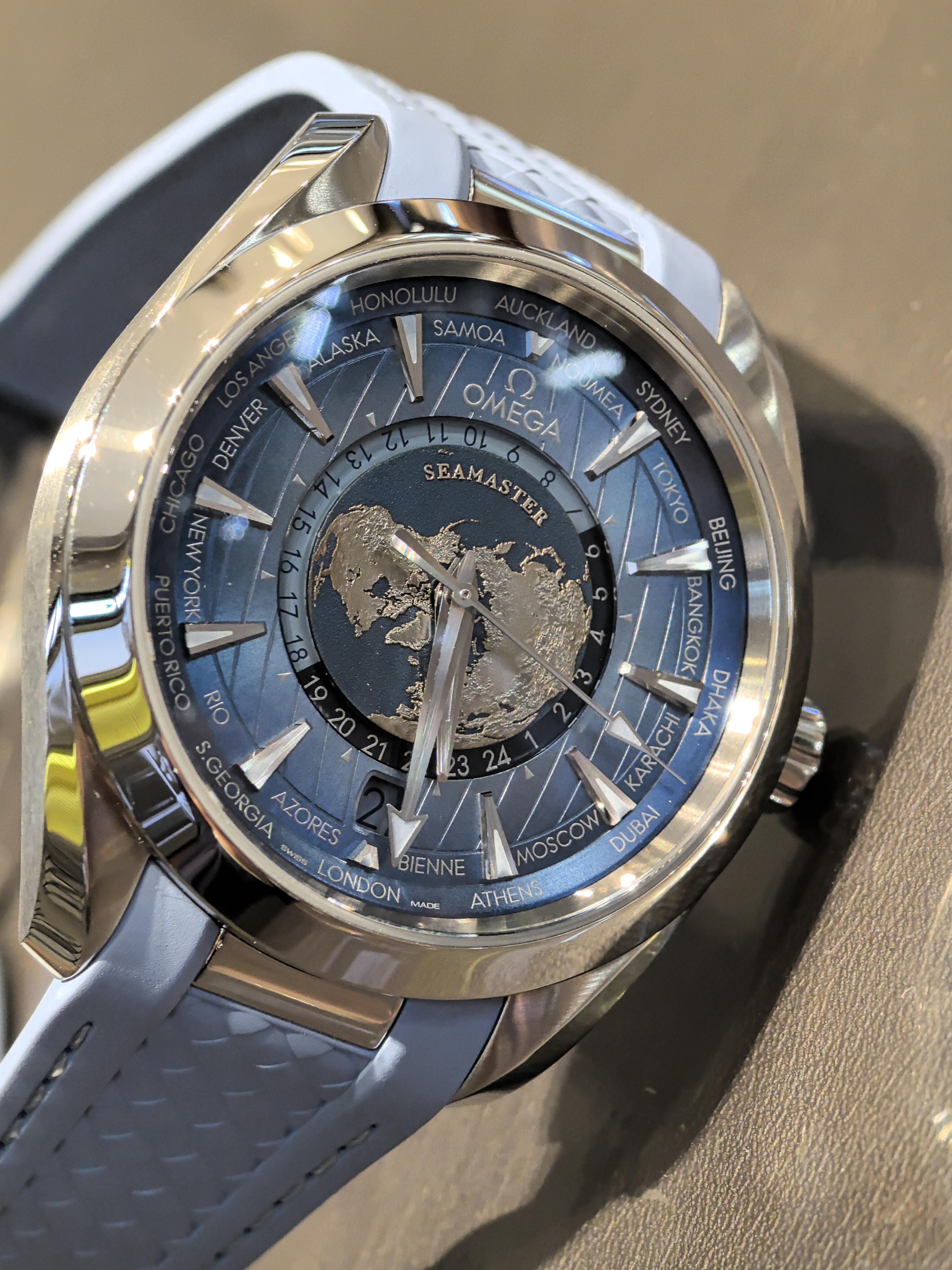 Orologio Omega Seamaster 24 ore con funzione World Time, globo 3D dorato e cinturino in caucciù - Orologio da viaggio per lavoro
