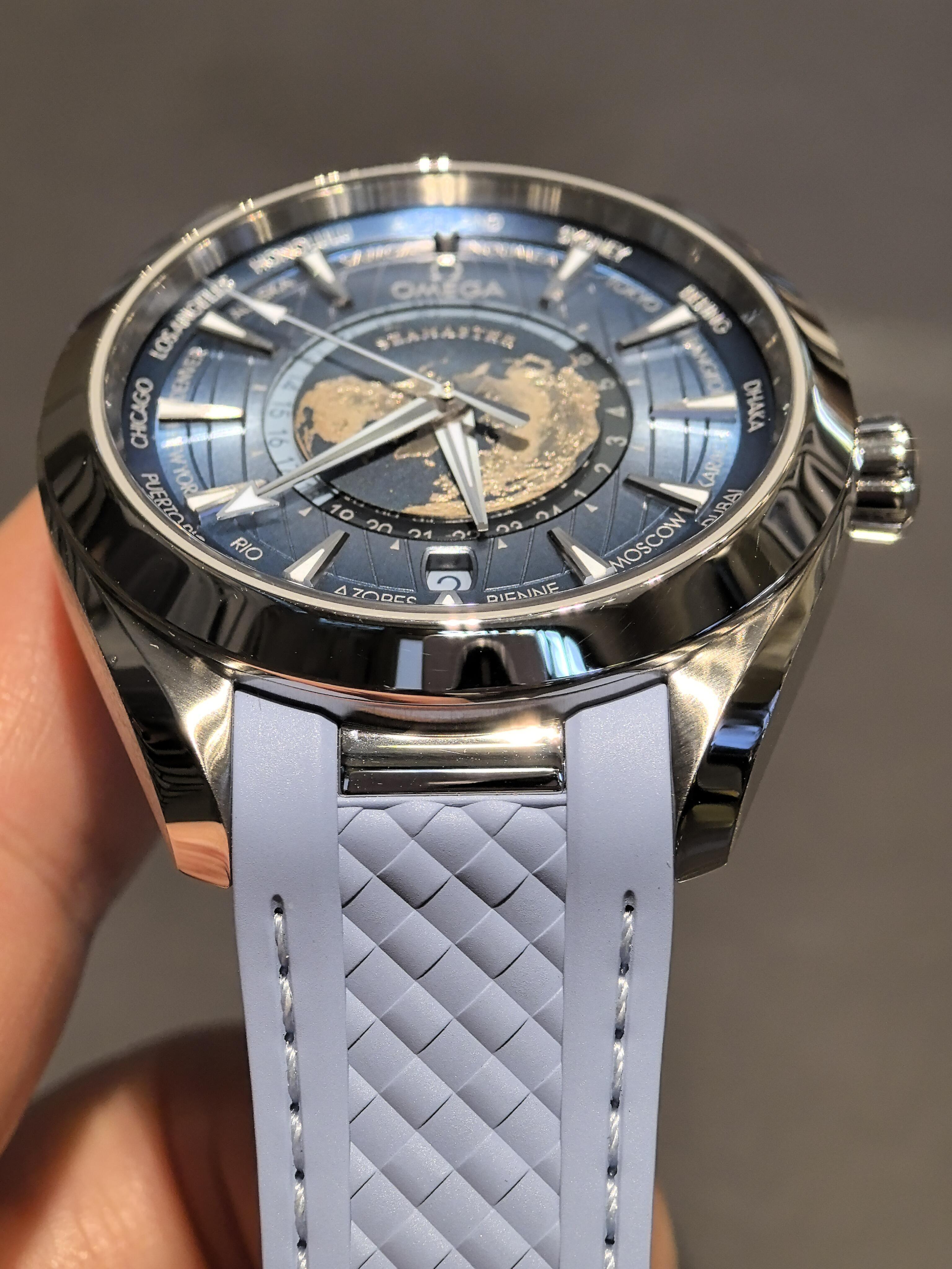 Orologio Omega Seamaster 24 ore con funzione World Time, globo 3D dorato e cinturino in caucciù - Orologio da viaggio per lavoro