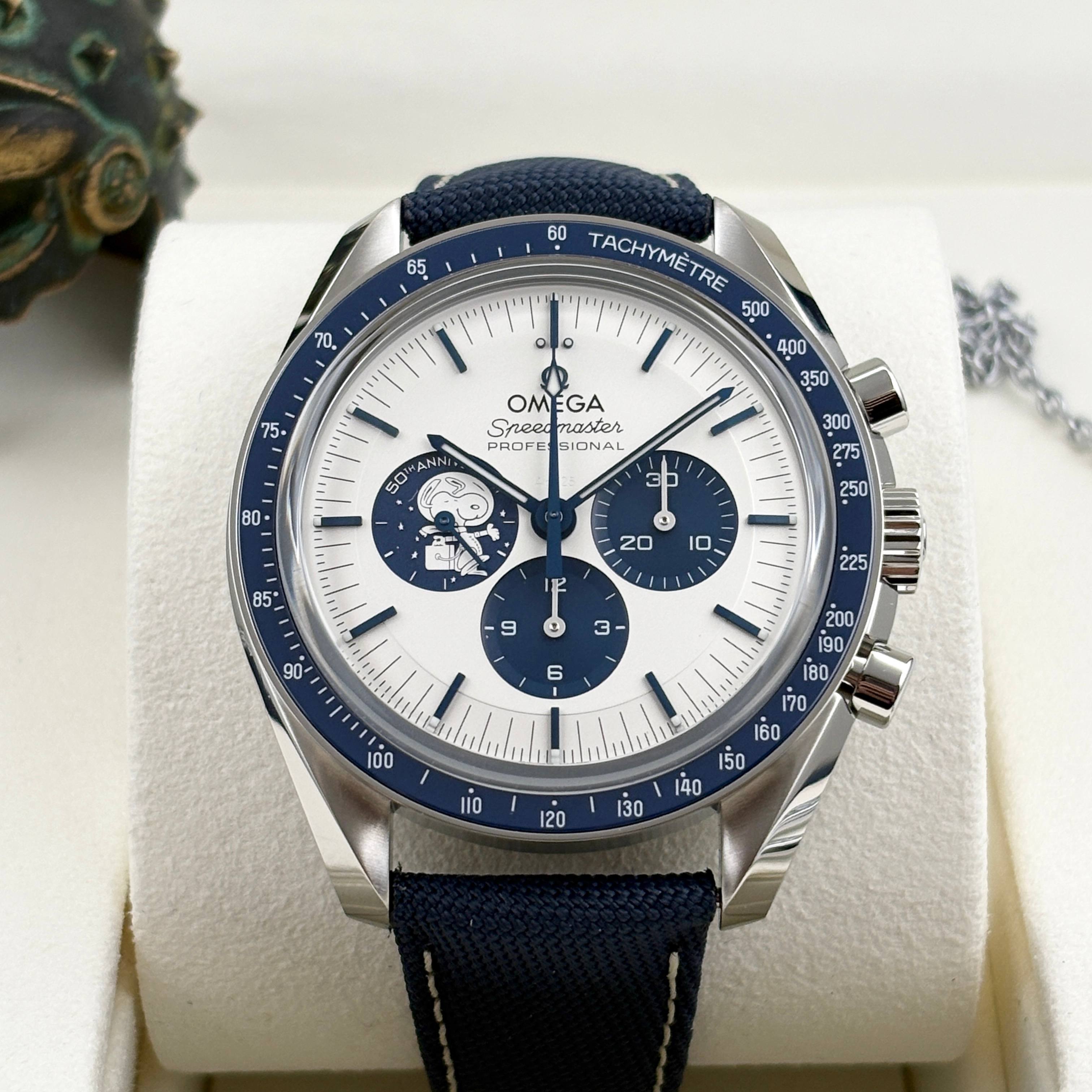 Omega Speedmaster Professional Moonwatch Snoopy Silver Edition con lunetta blu e cinturino in tela - Orologio da uomo meccanico automatico