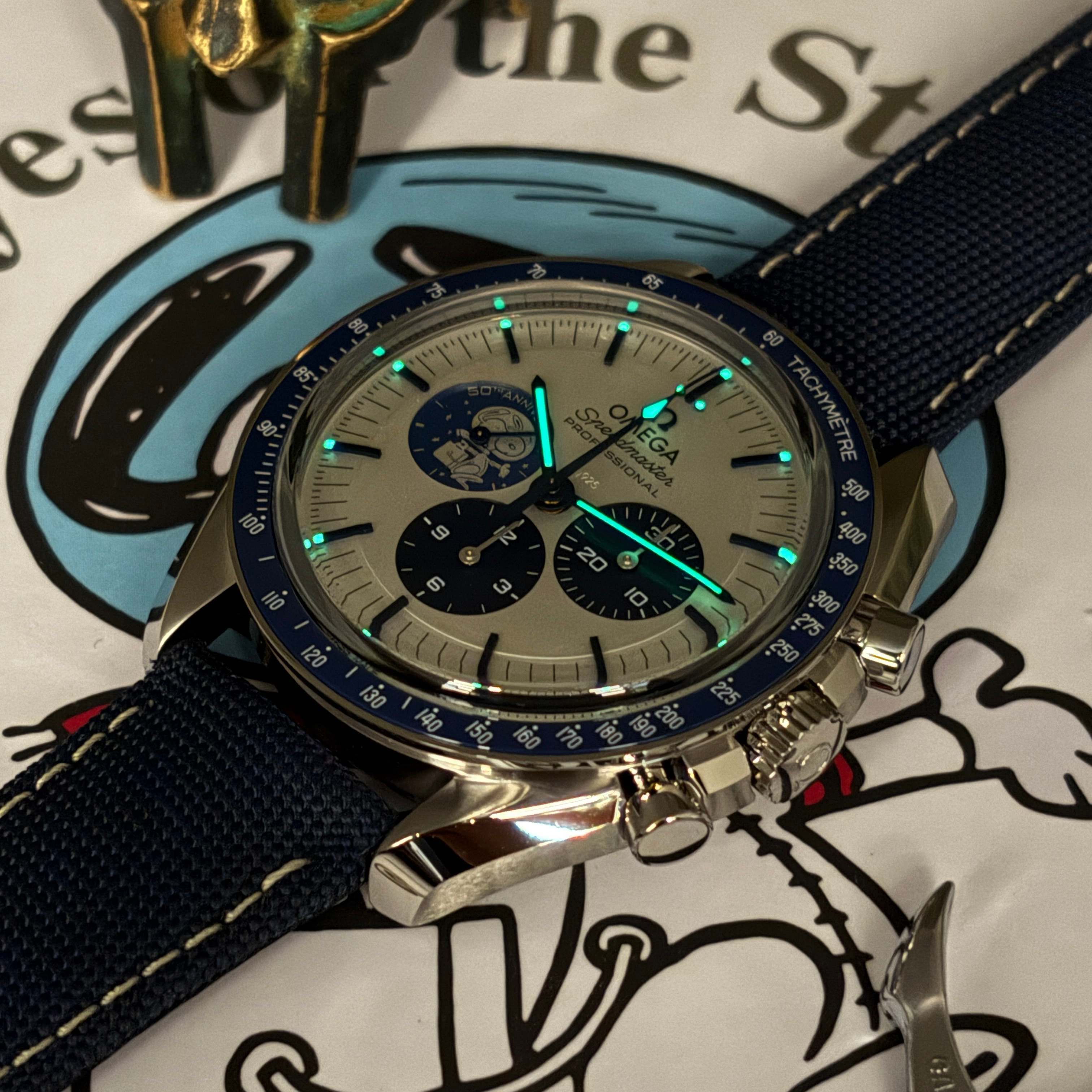 Omega Speedmaster Professional Moonwatch Snoopy Silver Edition con lunetta blu e cinturino in tela - Orologio da uomo meccanico automatico