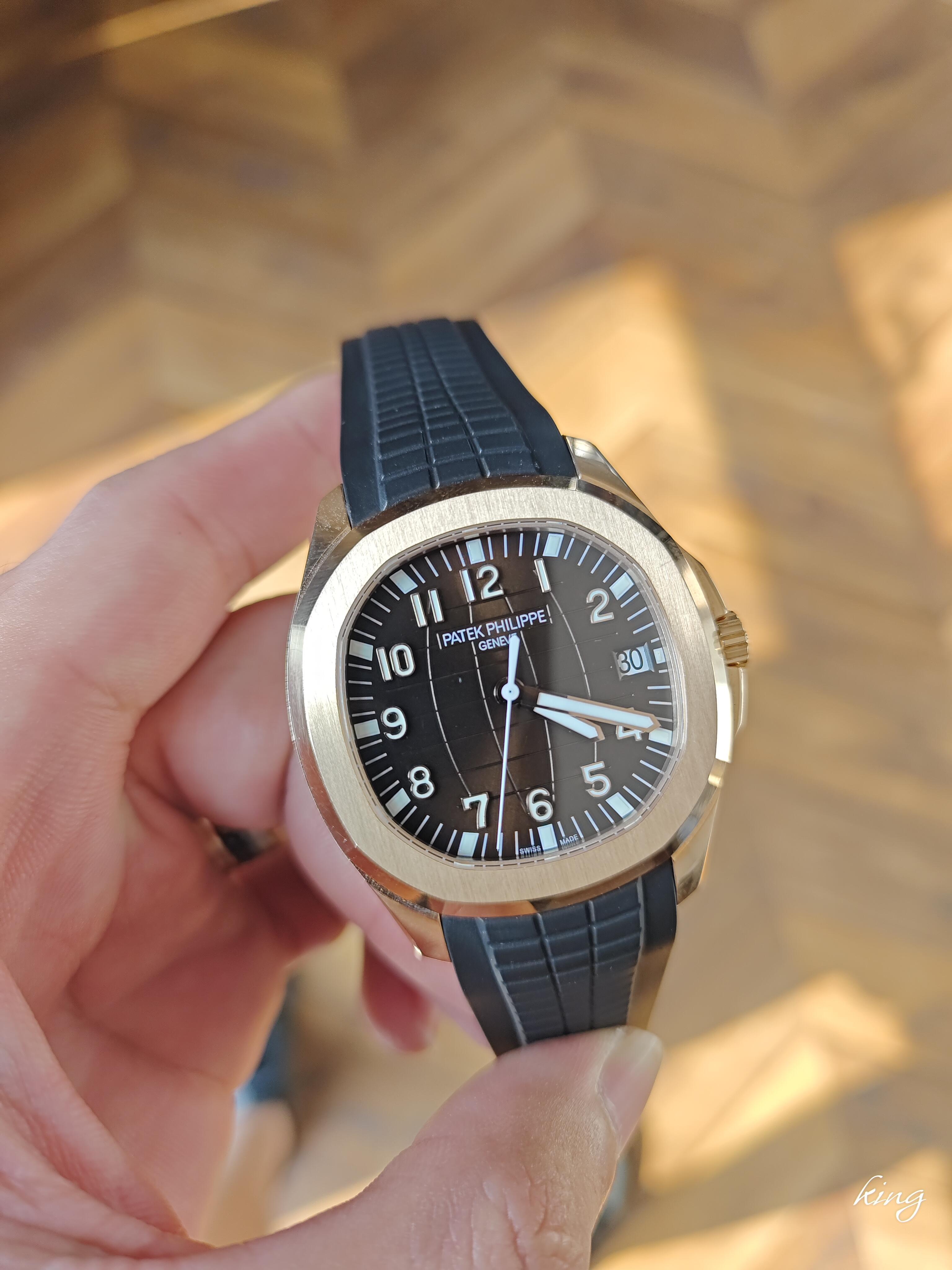 Orologio sportivo di lusso Patek Philippe Aquamarine Collection con quadrante nero in oro rosa e cinturino in caucciù, automatico e meccanico, da uomo.