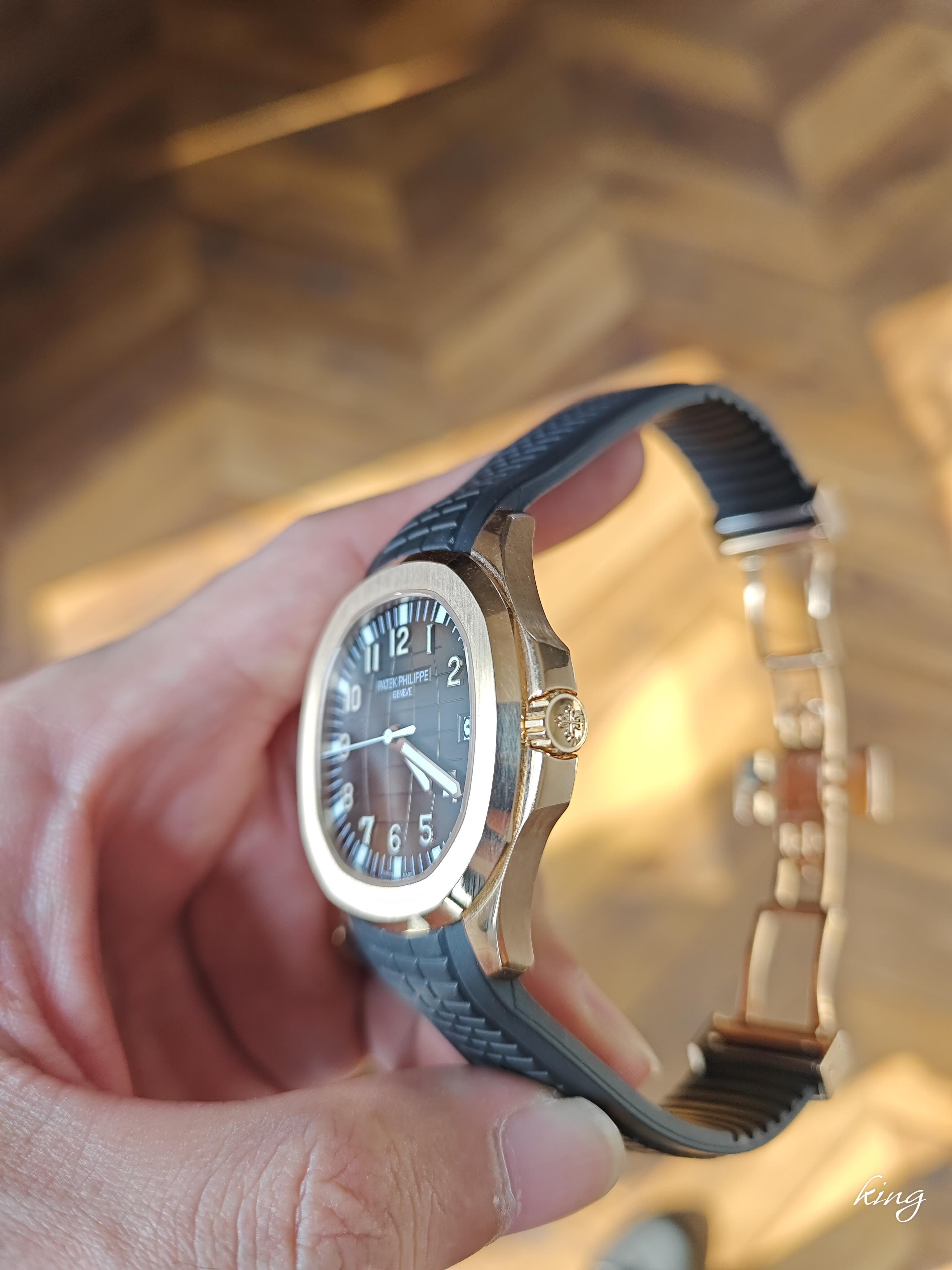 Orologio sportivo di lusso Patek Philippe Aquamarine Collection con quadrante nero in oro rosa e cinturino in caucciù, automatico e meccanico, da uomo.