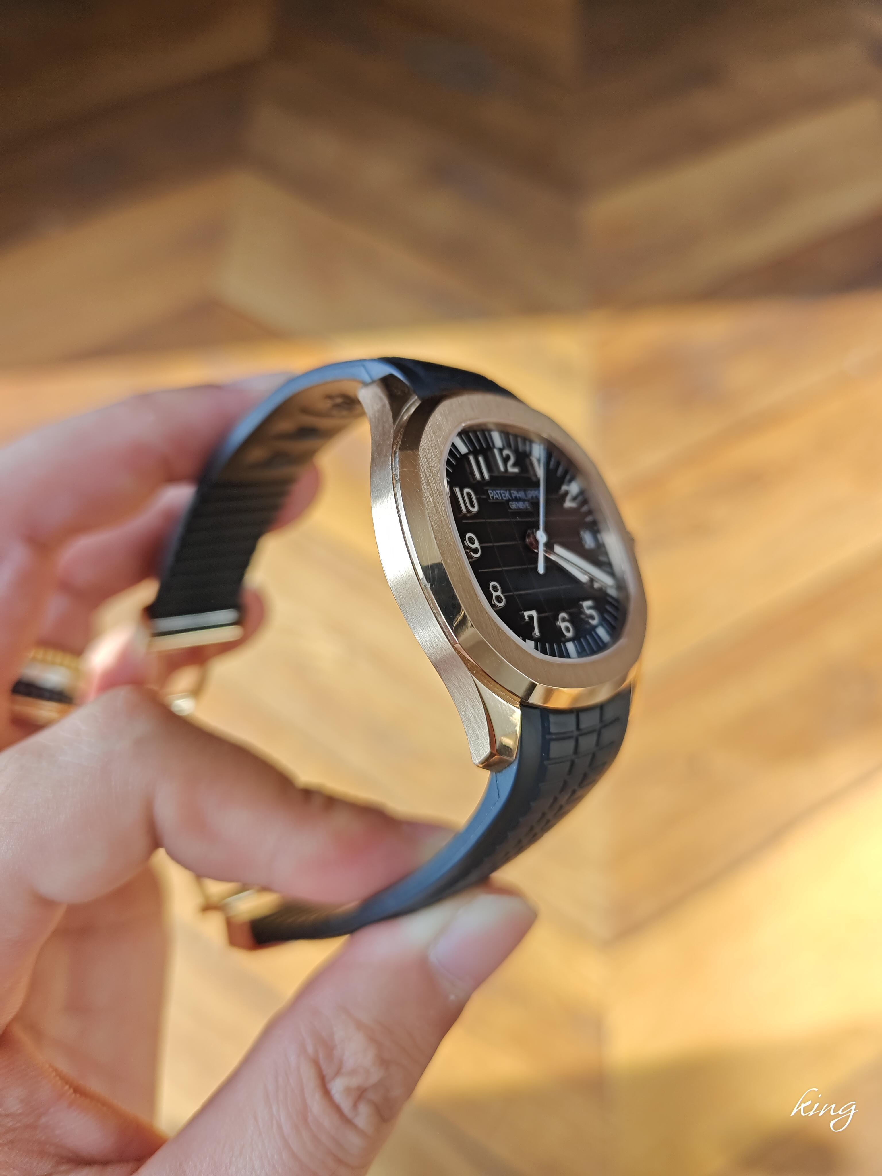 Orologio sportivo di lusso Patek Philippe Aquamarine Collection con quadrante nero in oro rosa e cinturino in caucciù, automatico e meccanico, da uomo.