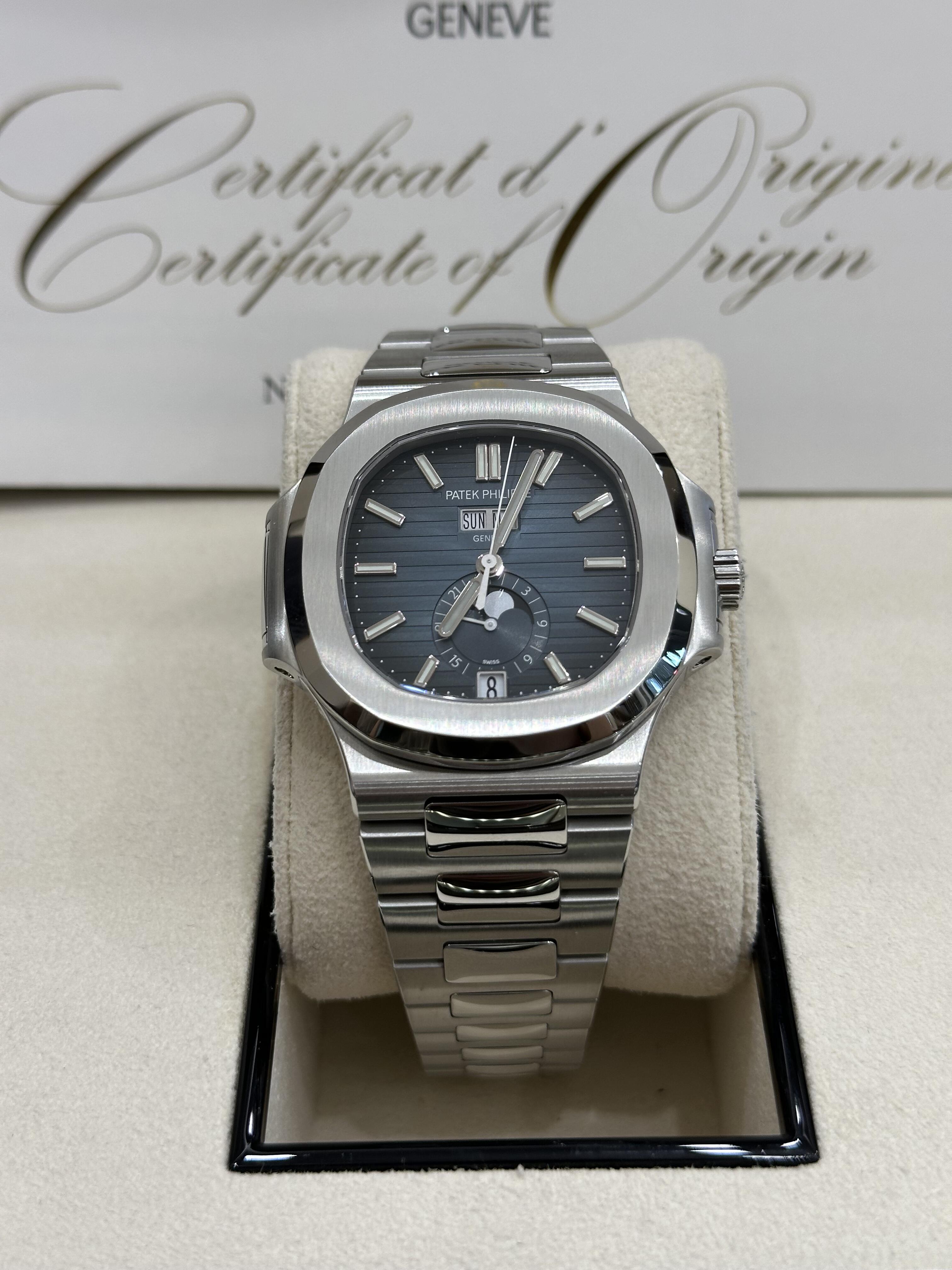 Orologio da uomo automatico Patek Philippe Nautilus 5726/1A con calendario annuale e fasi lunari in acciaio inossidabile.