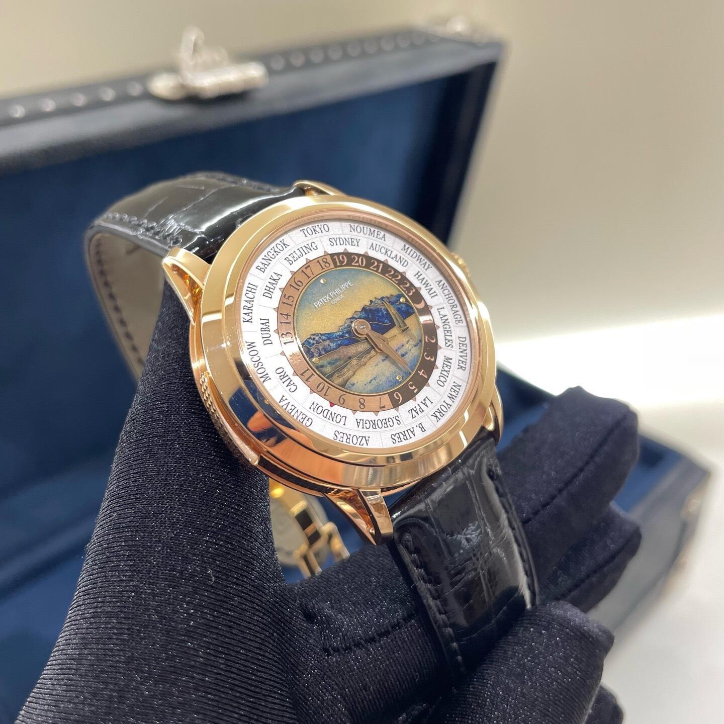 Patek Philippe World Time 5520R con quadrante in smalto color oro rosa - Un orologio da collezione
