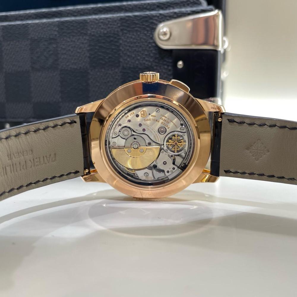 Patek Philippe World Time 5520R con quadrante in smalto color oro rosa - Un orologio da collezione