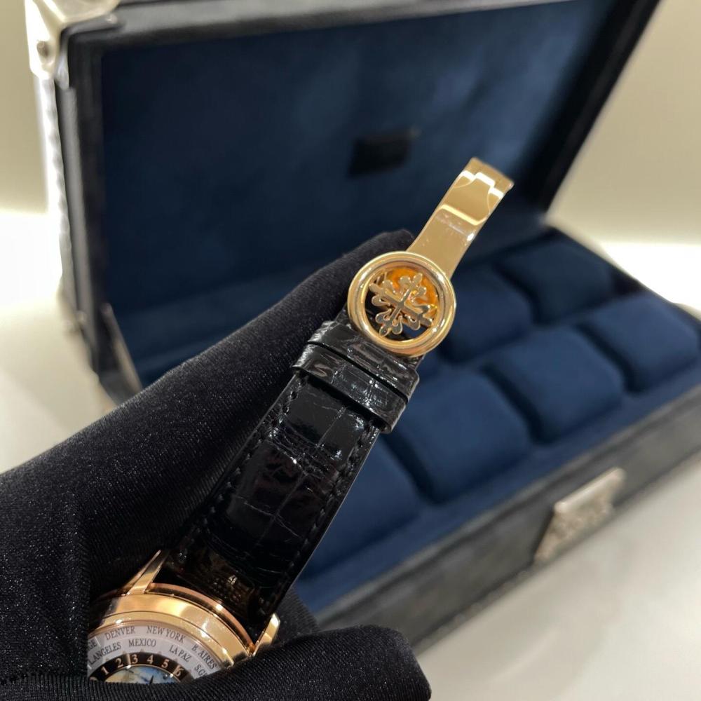 Patek Philippe World Time 5520R con quadrante in smalto color oro rosa - Un orologio da collezione