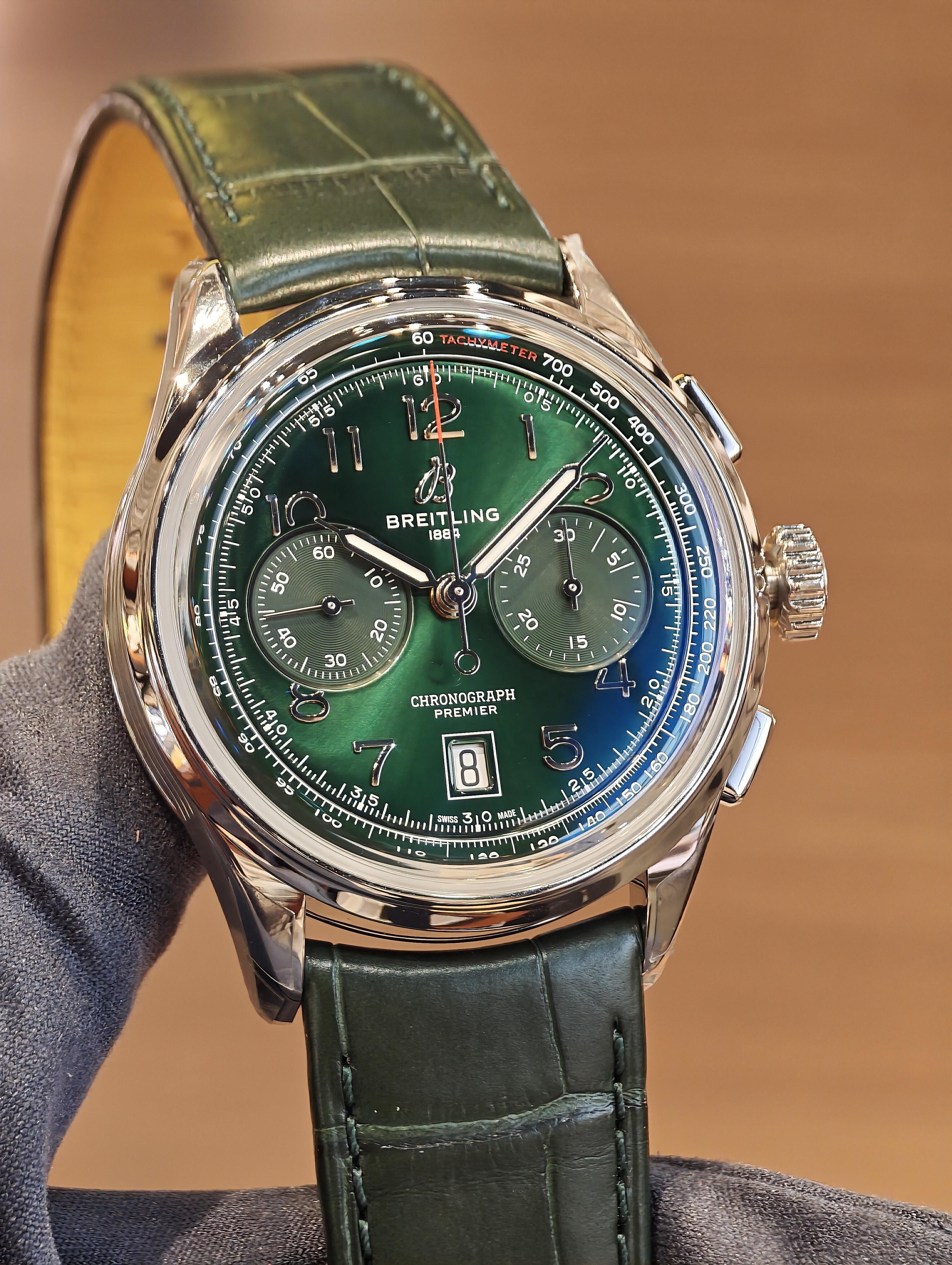 Breitling Premier, orologio di lusso da lavoro con quadrante verde e cinturino in pelle di alligatore, cronografo da aviazione.