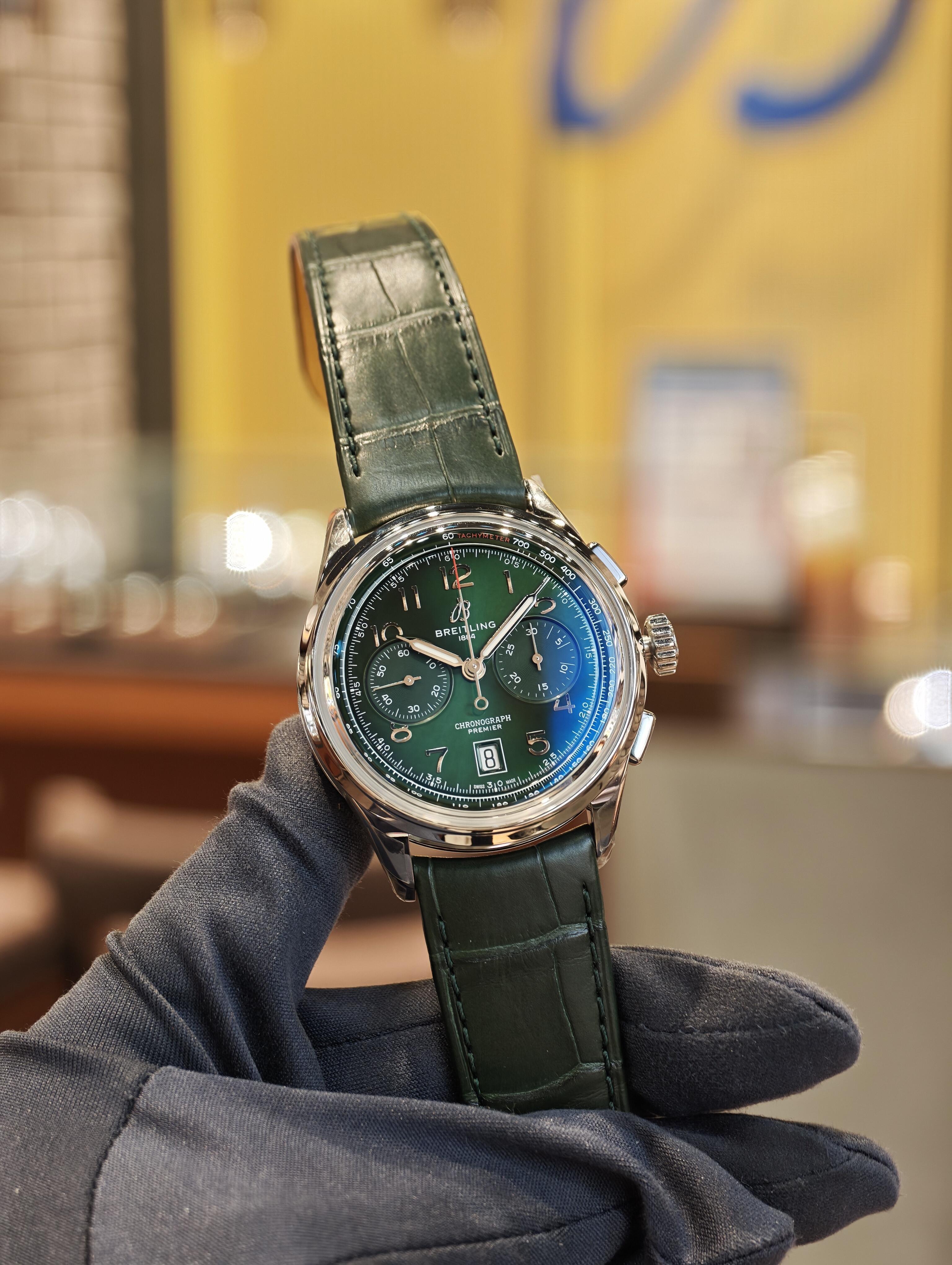 Breitling Premier, orologio di lusso da lavoro con quadrante verde e cinturino in pelle di alligatore, cronografo da aviazione.