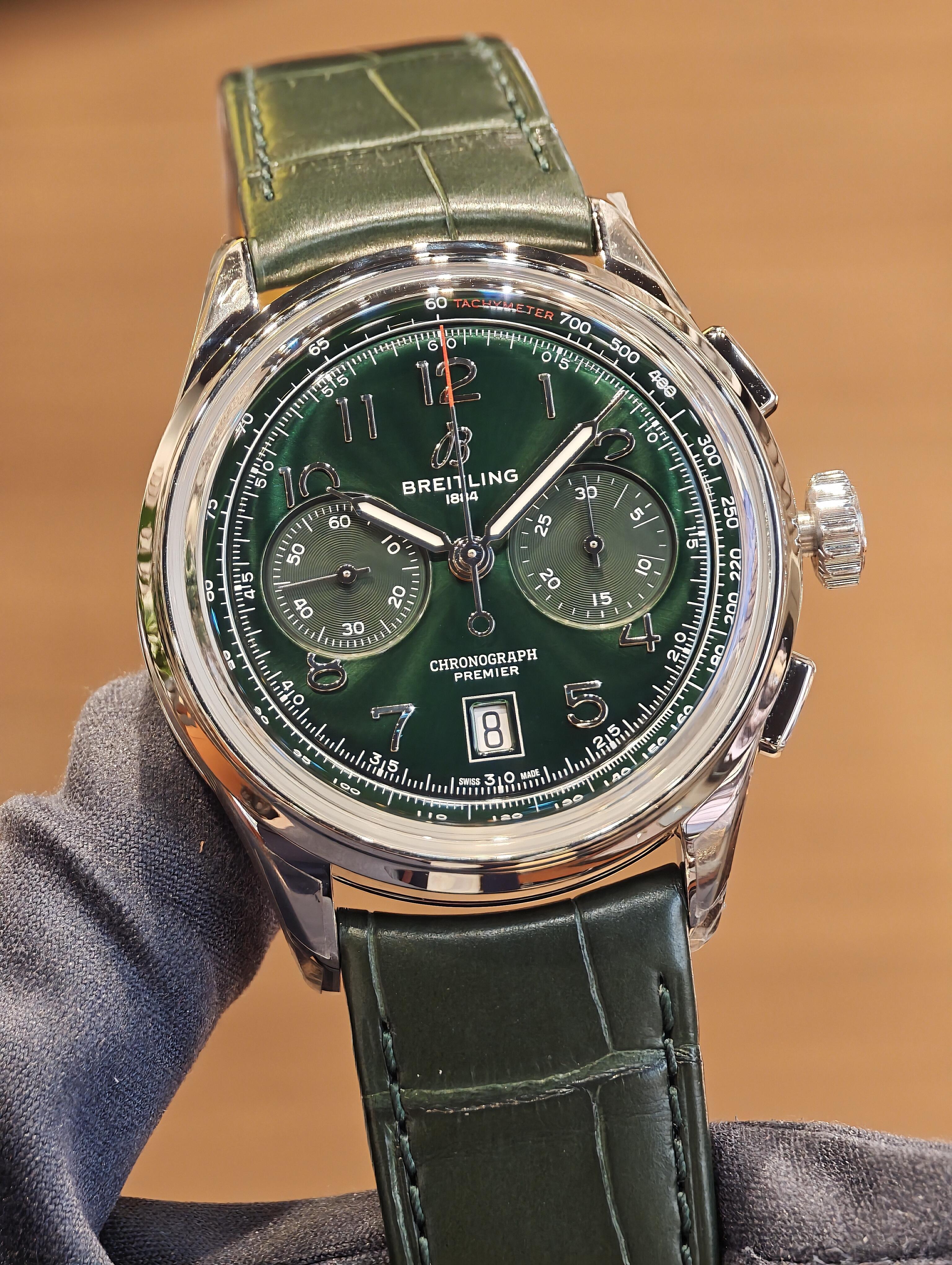 Breitling Premier, orologio di lusso da lavoro con quadrante verde e cinturino in pelle di alligatore, cronografo da aviazione.