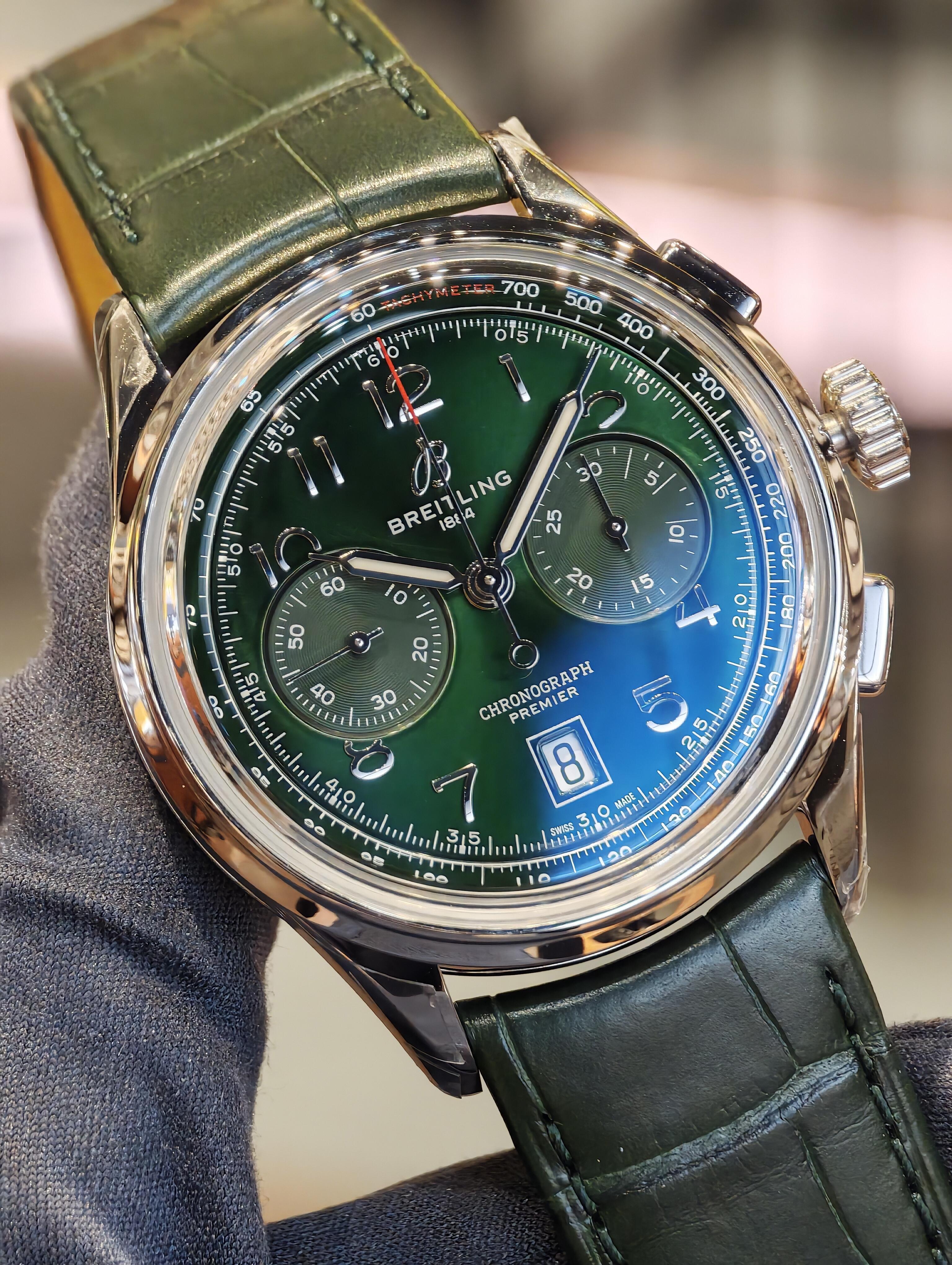Breitling Premier, orologio di lusso da lavoro con quadrante verde e cinturino in pelle di alligatore, cronografo da aviazione.