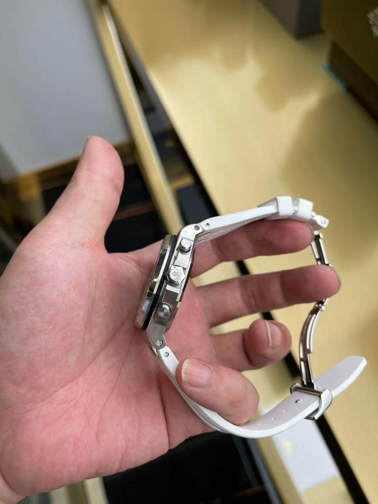 Orologio da uomo Audemars Piguet Royal Oak Offshore con quadrante blu e cronografo automatico con diamanti.