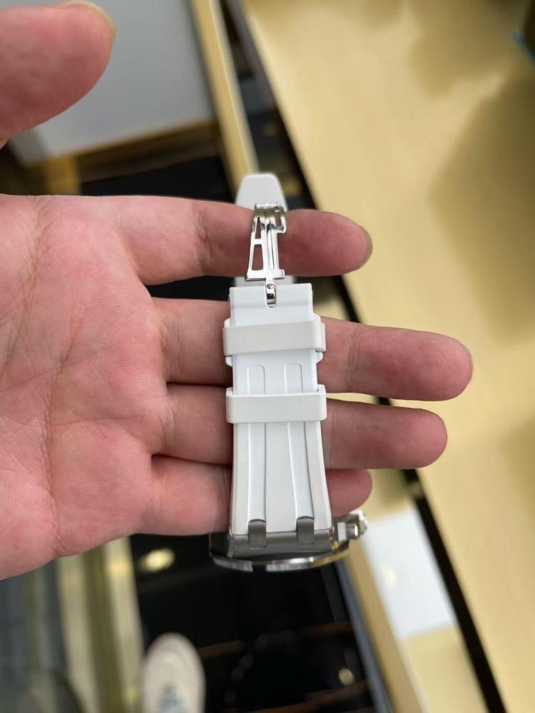 Orologio da uomo Audemars Piguet Royal Oak Offshore con quadrante blu e cronografo automatico con diamanti.