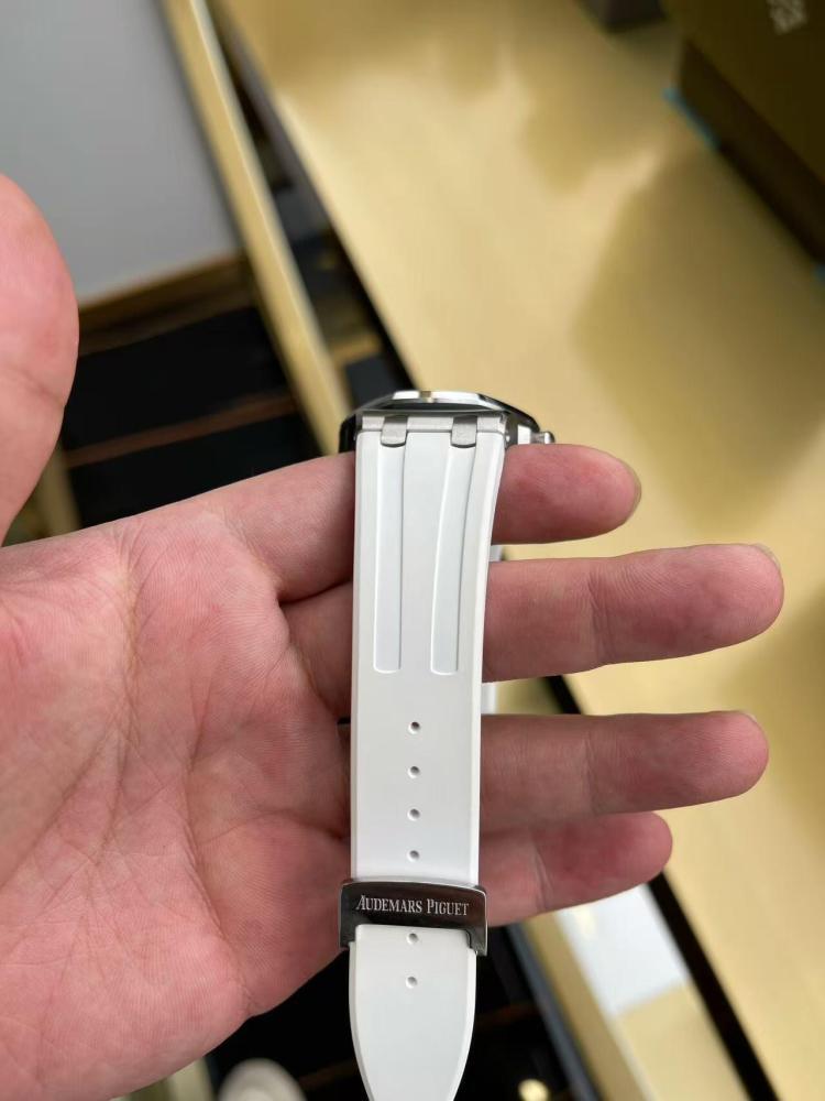 Orologio da uomo Audemars Piguet Royal Oak Offshore con quadrante blu e cronografo automatico con diamanti.