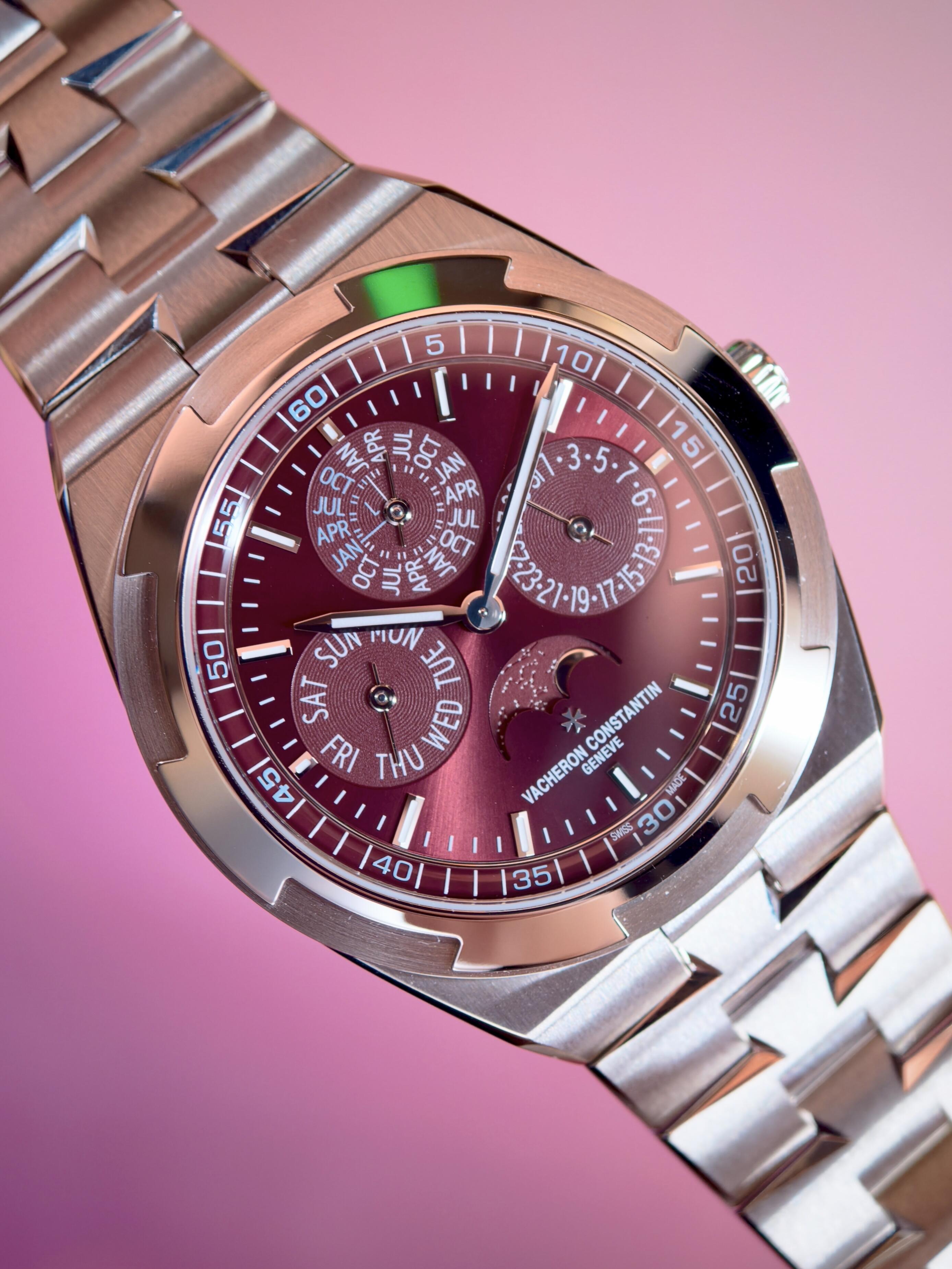 Orologio da uomo automatico Vacheron Constantin Overseas con calendario perpetuo e fasi lunari, con sigillo di Ginevra.