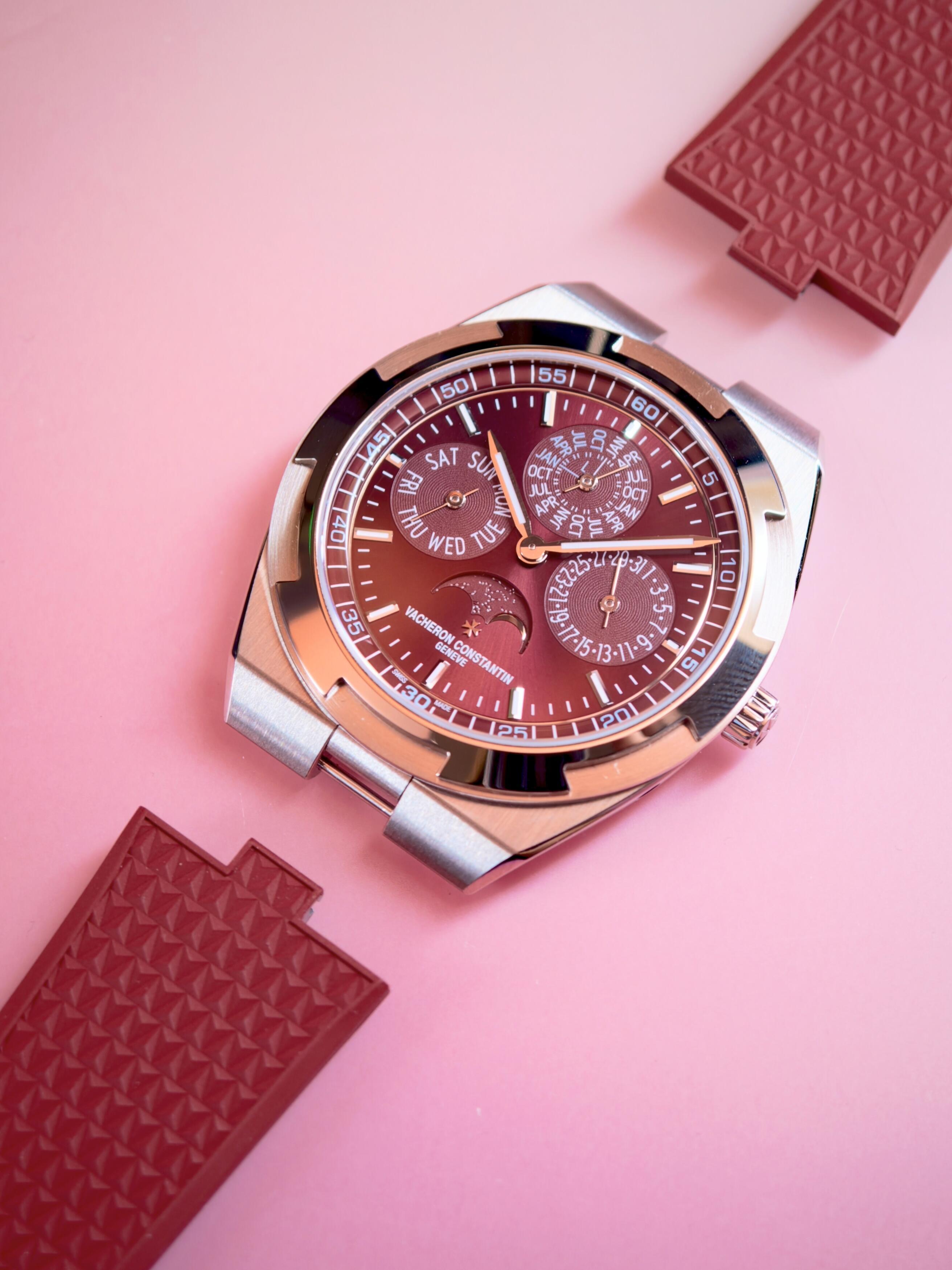 Orologio da uomo automatico Vacheron Constantin Overseas con calendario perpetuo e fasi lunari, con sigillo di Ginevra.