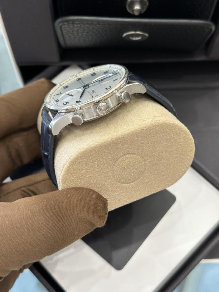 Orologio da uomo IWC Portuguese Chronograph con quadrante bianco, automatico e meccanico.