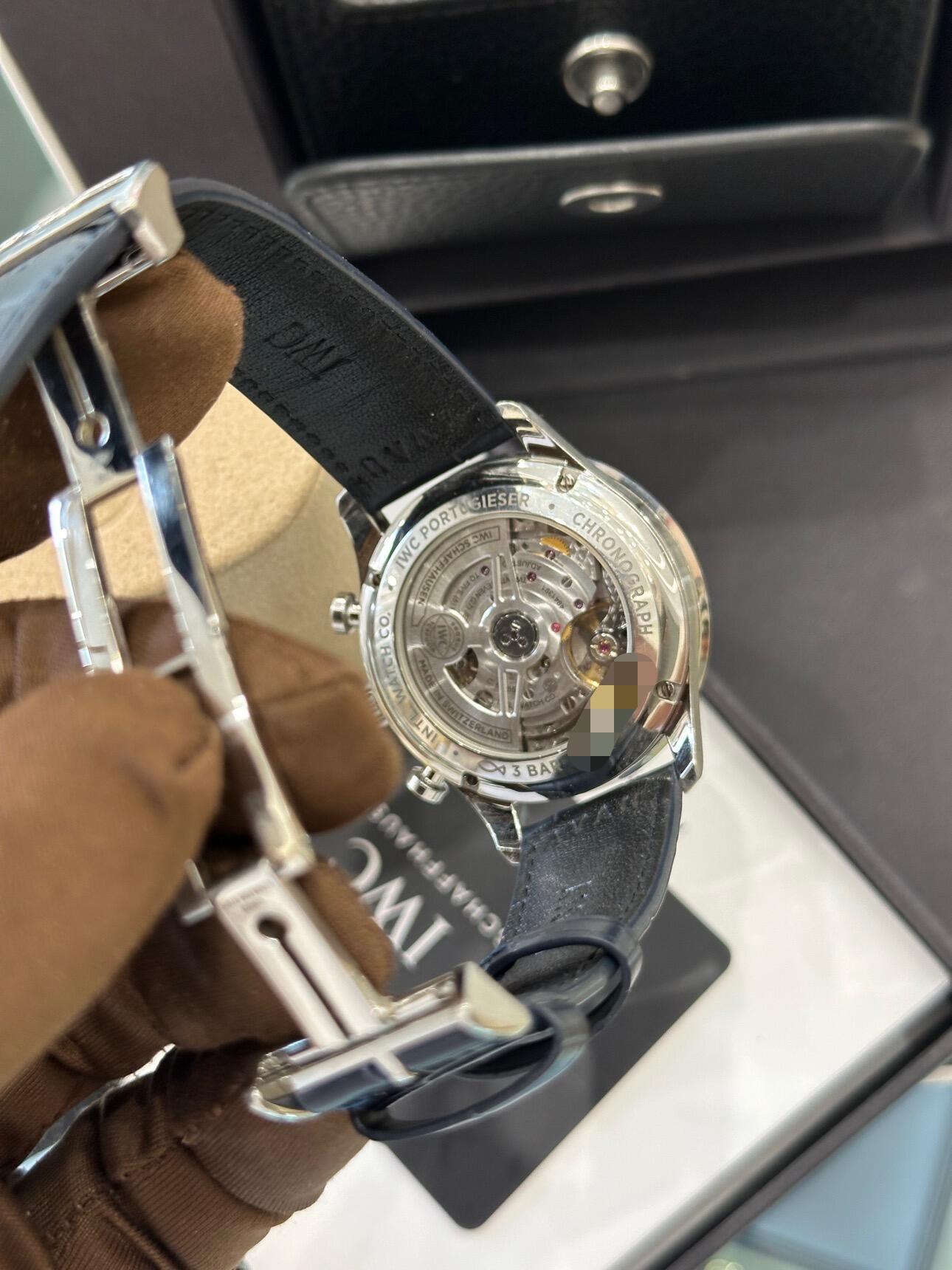 Orologio da uomo IWC Portuguese Chronograph con quadrante bianco, automatico e meccanico.