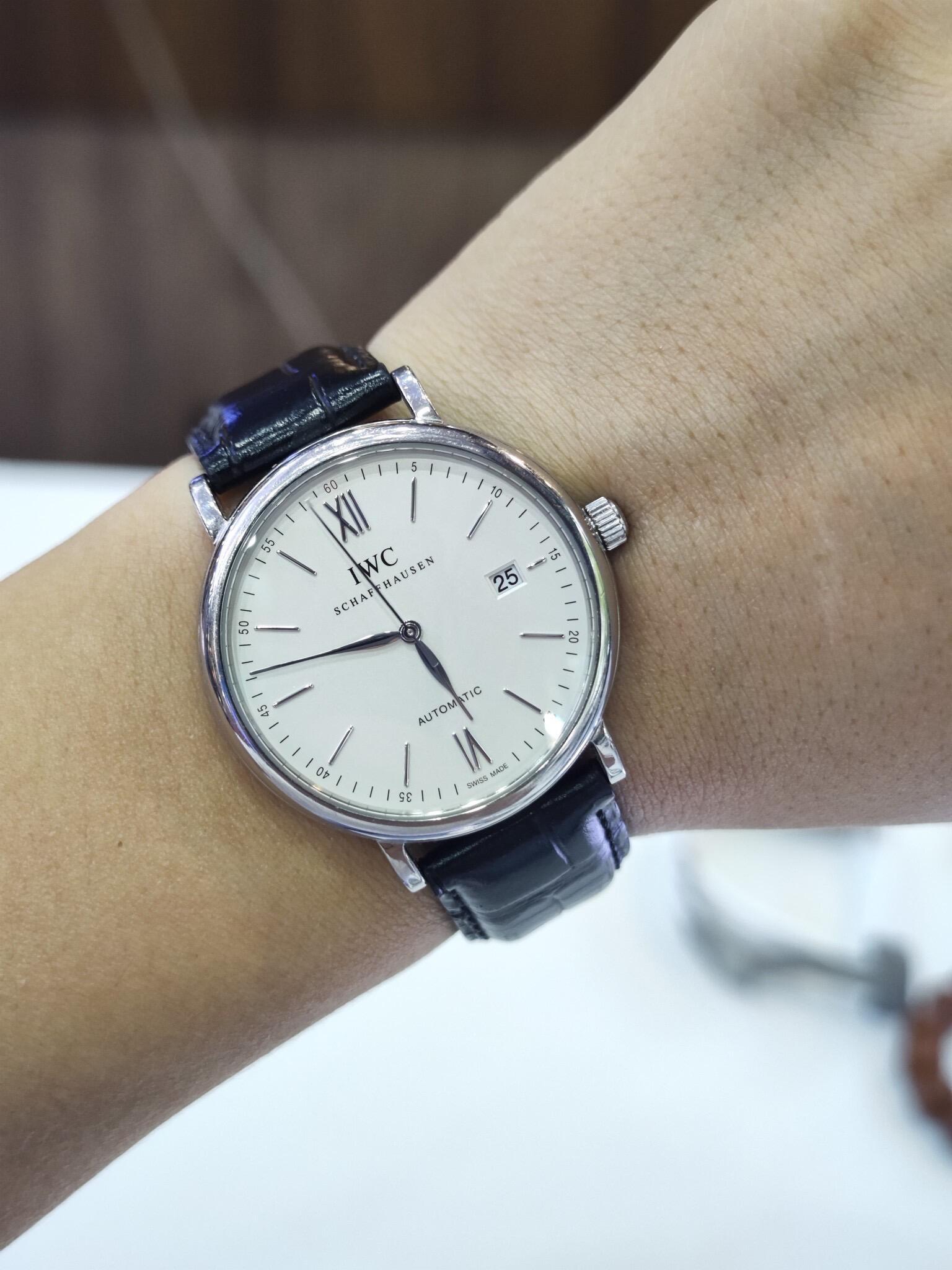 Orologio da uomo IWC Portofino con quadrante bianco e calendario, automatico e meccanico, una scelta eccellente per gli amanti degli orologi eleganti.