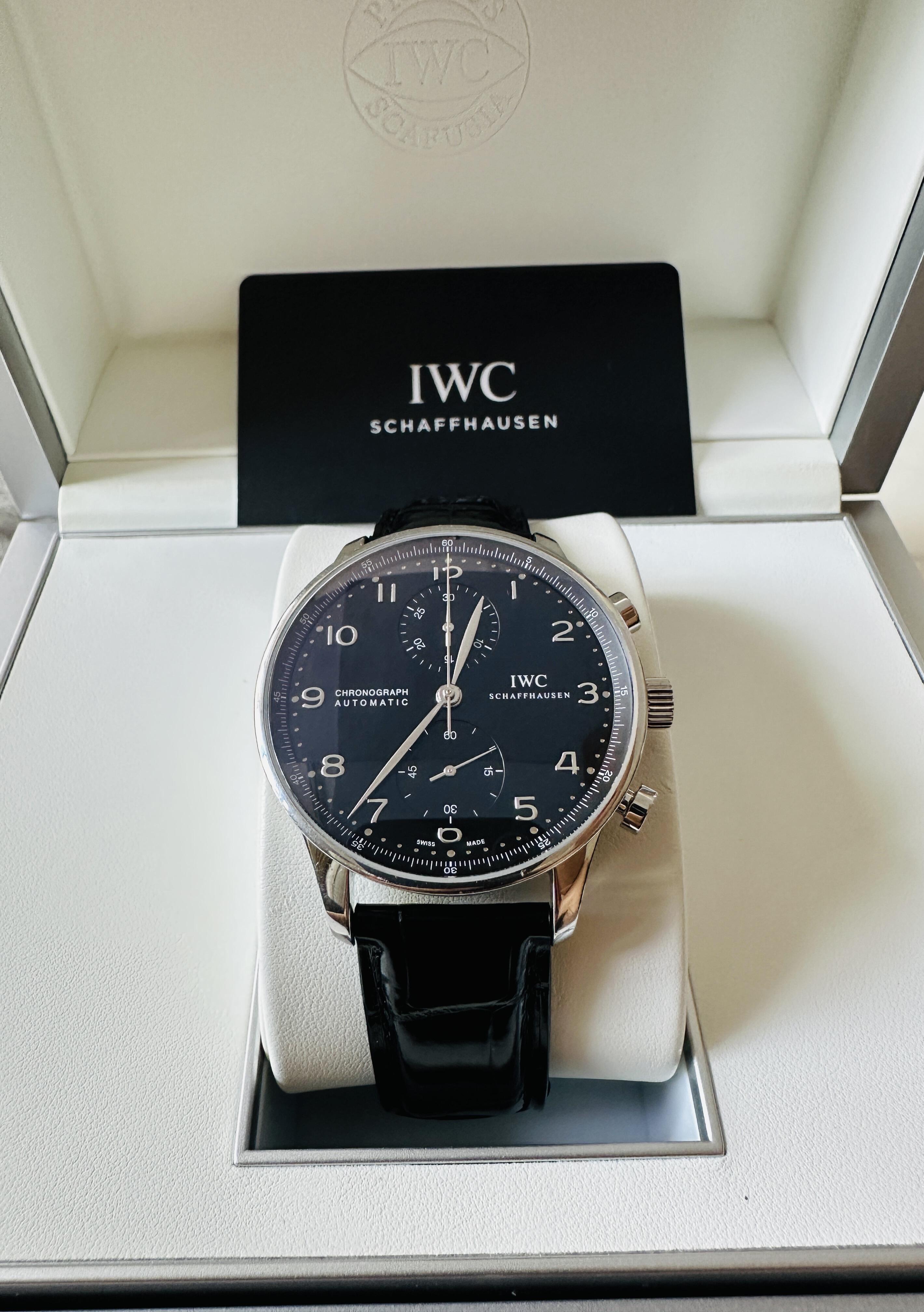 Orologio da uomo IWC Portuguese Chronograph con quadrante nero, automatico e meccanico.